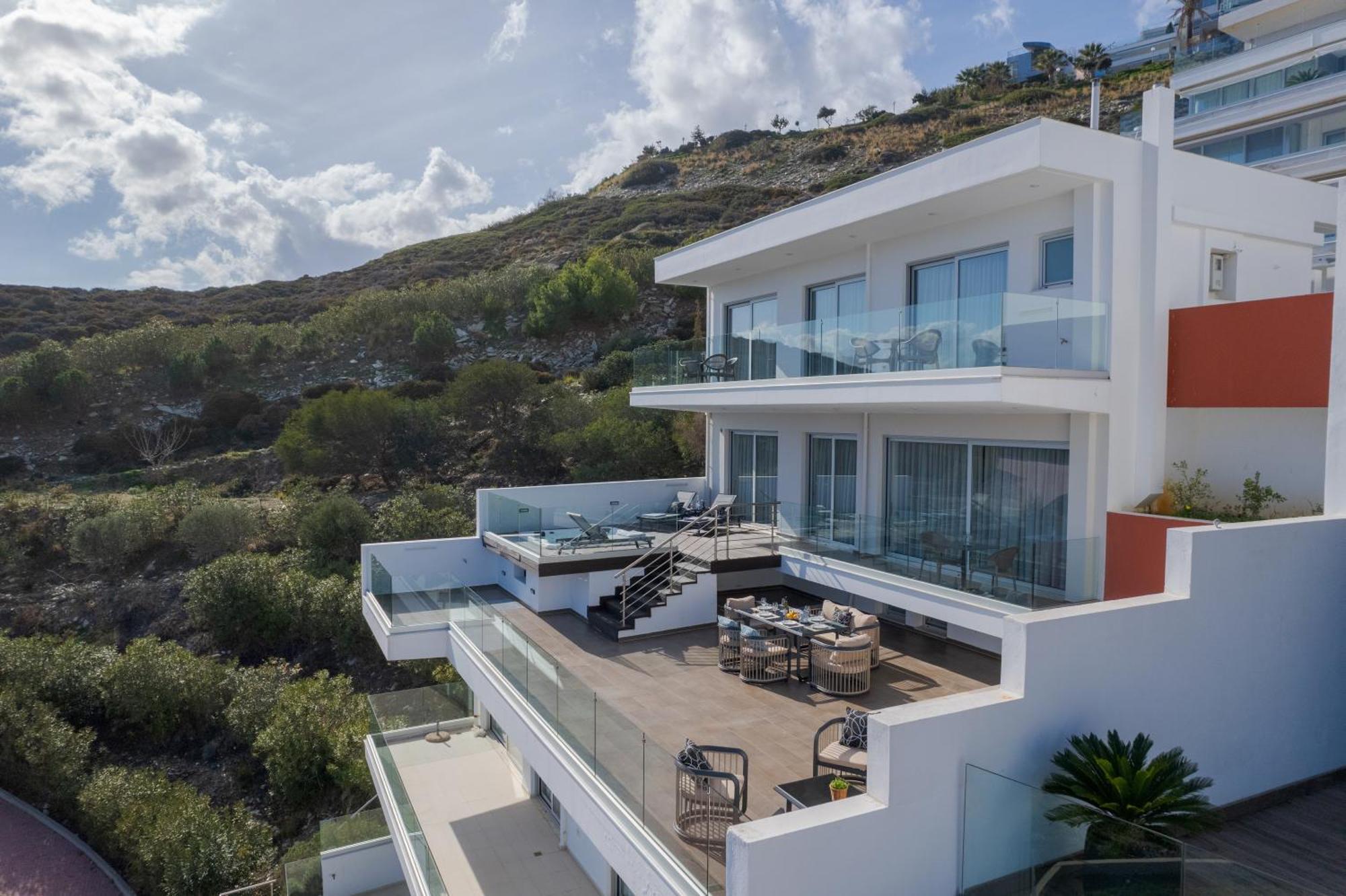 Villa Deep Blue Luxury Theseus - Private Jacuzzi - Sea View