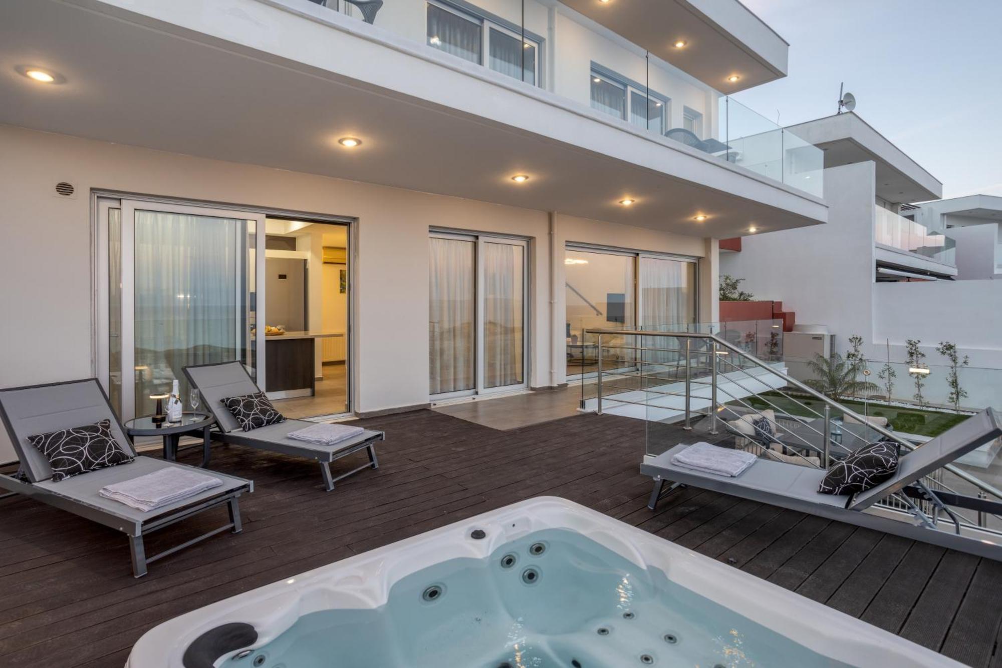 Deep Blue Luxury Theseus - Private Jacuzzi - Sea View Villa *