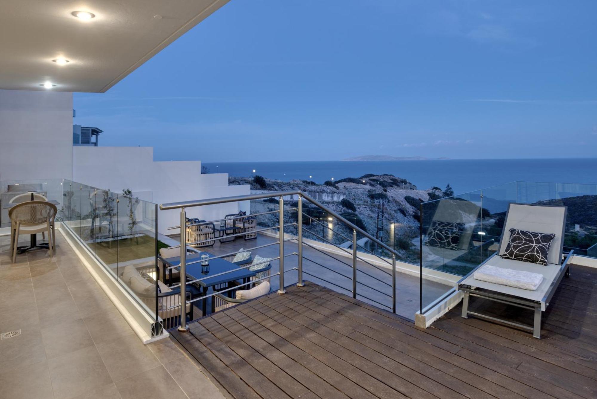 Deep Blue Luxury Theseus - Private Jacuzzi - Sea View Ligaria (Crete)