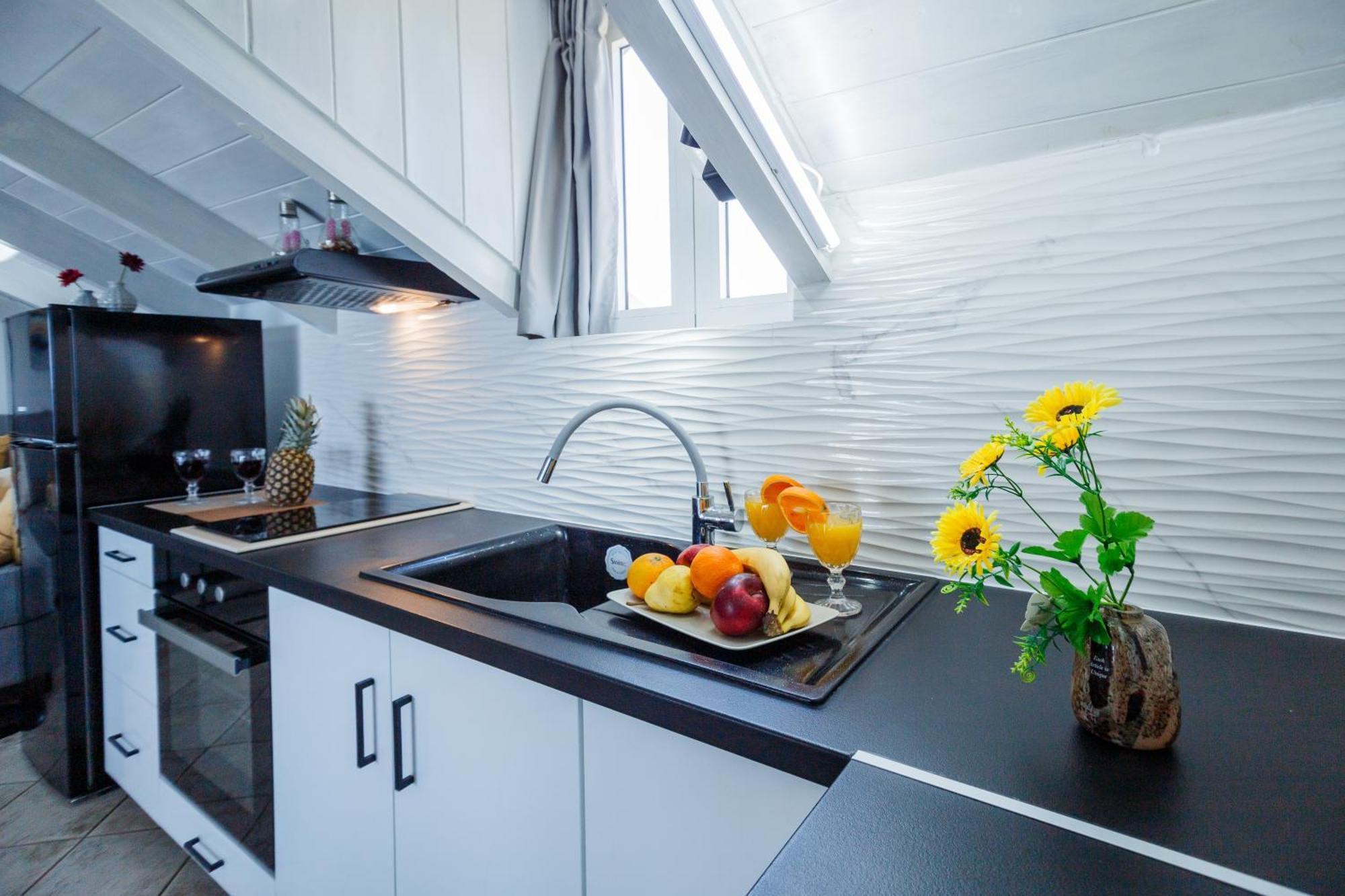 Tonias - Thea House And Vrachos Attic *
