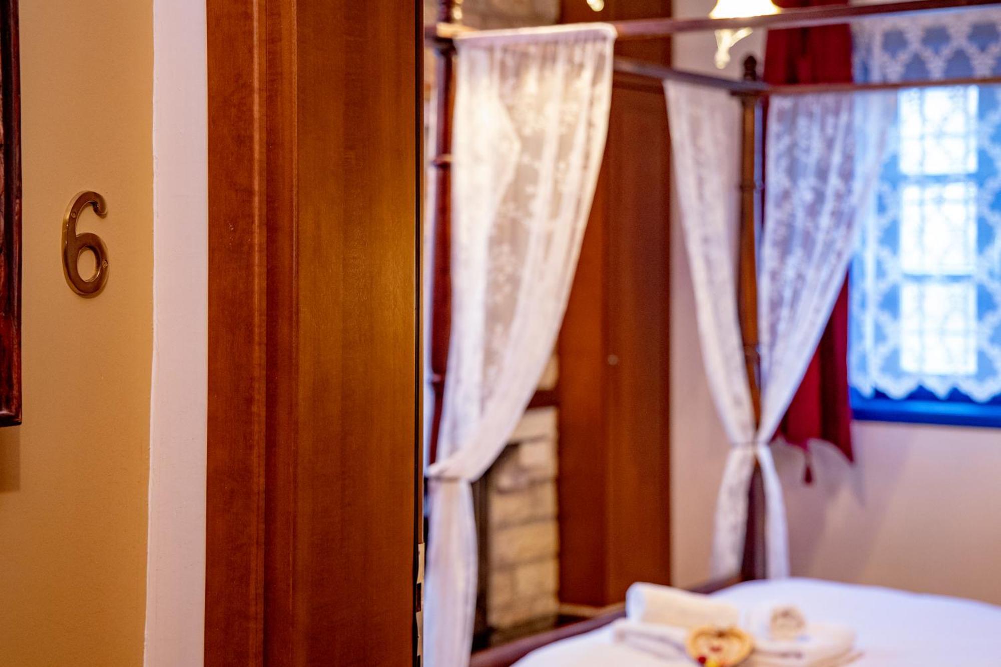Arktouros Hotel 3*