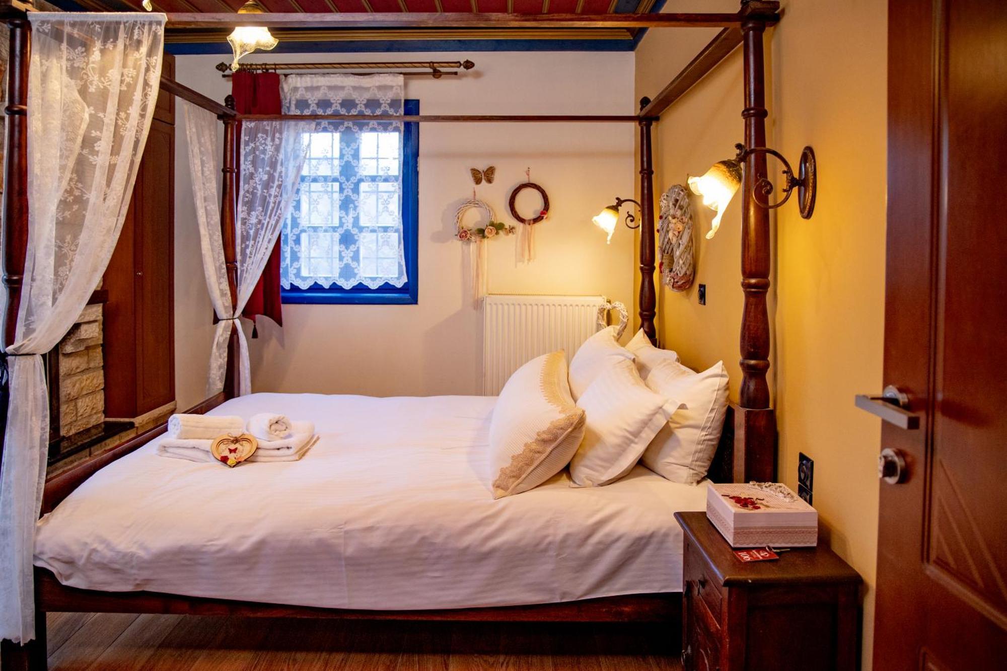 Arktouros Hotel 3*