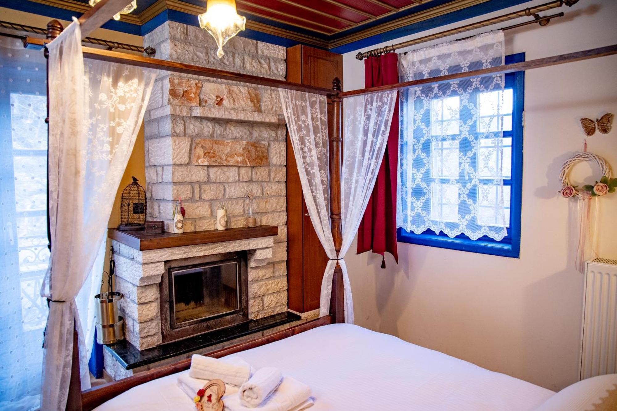 Arktouros Hotel 3*