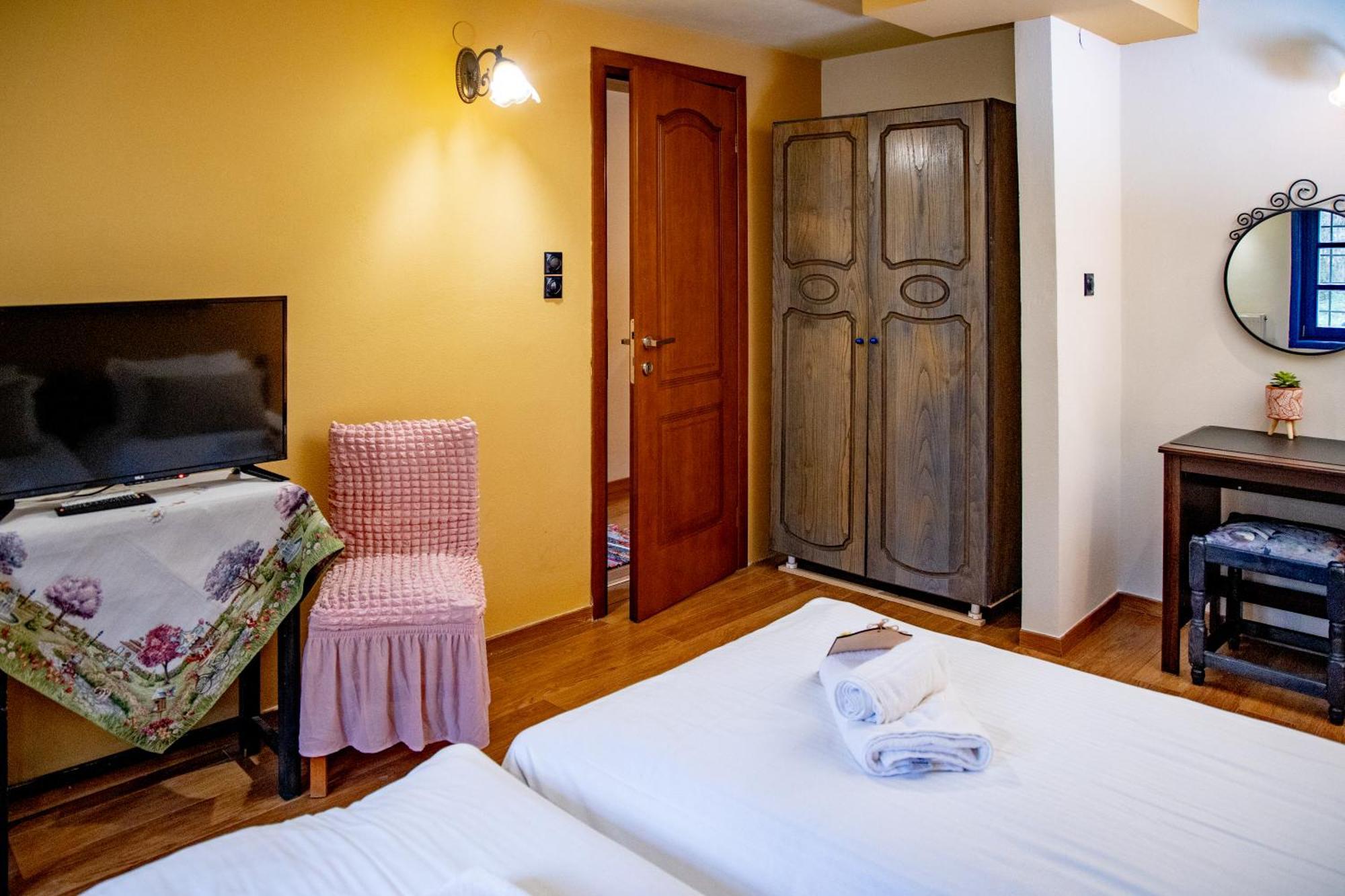 Arktouros Hotel 3*