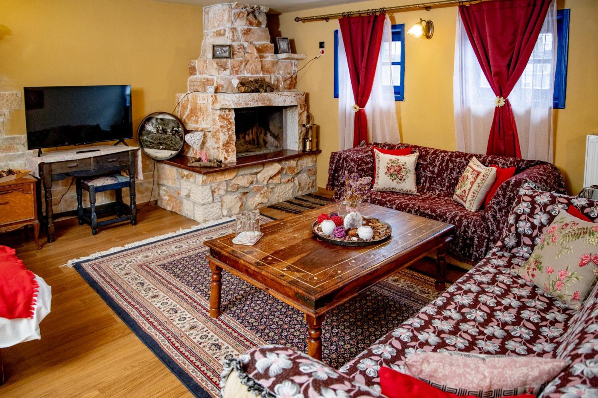 Arktouros Hotel 3*