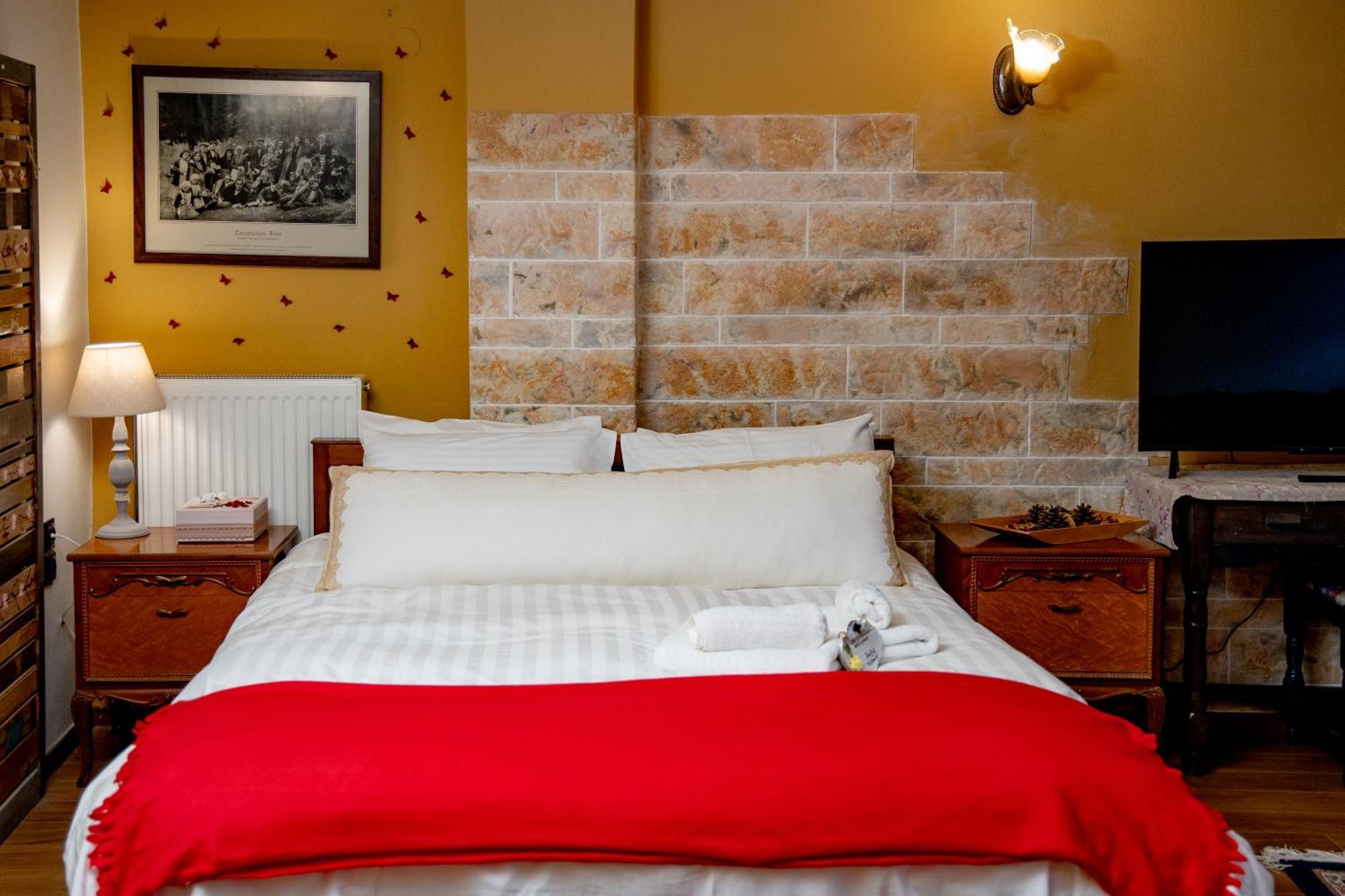 Arktouros Hotel