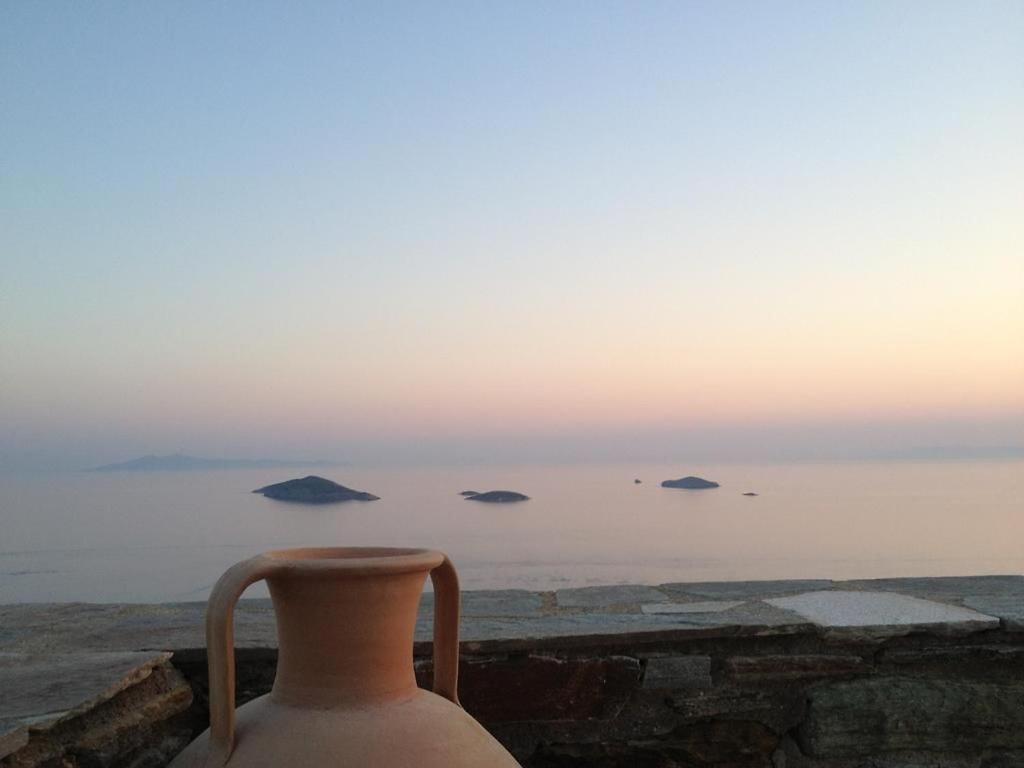 Apartment Spacious & Cozy Flat - 5 Mins To Batsi Bay