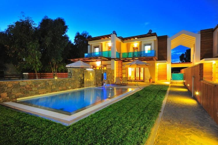 Horizon Line, Holiday home *