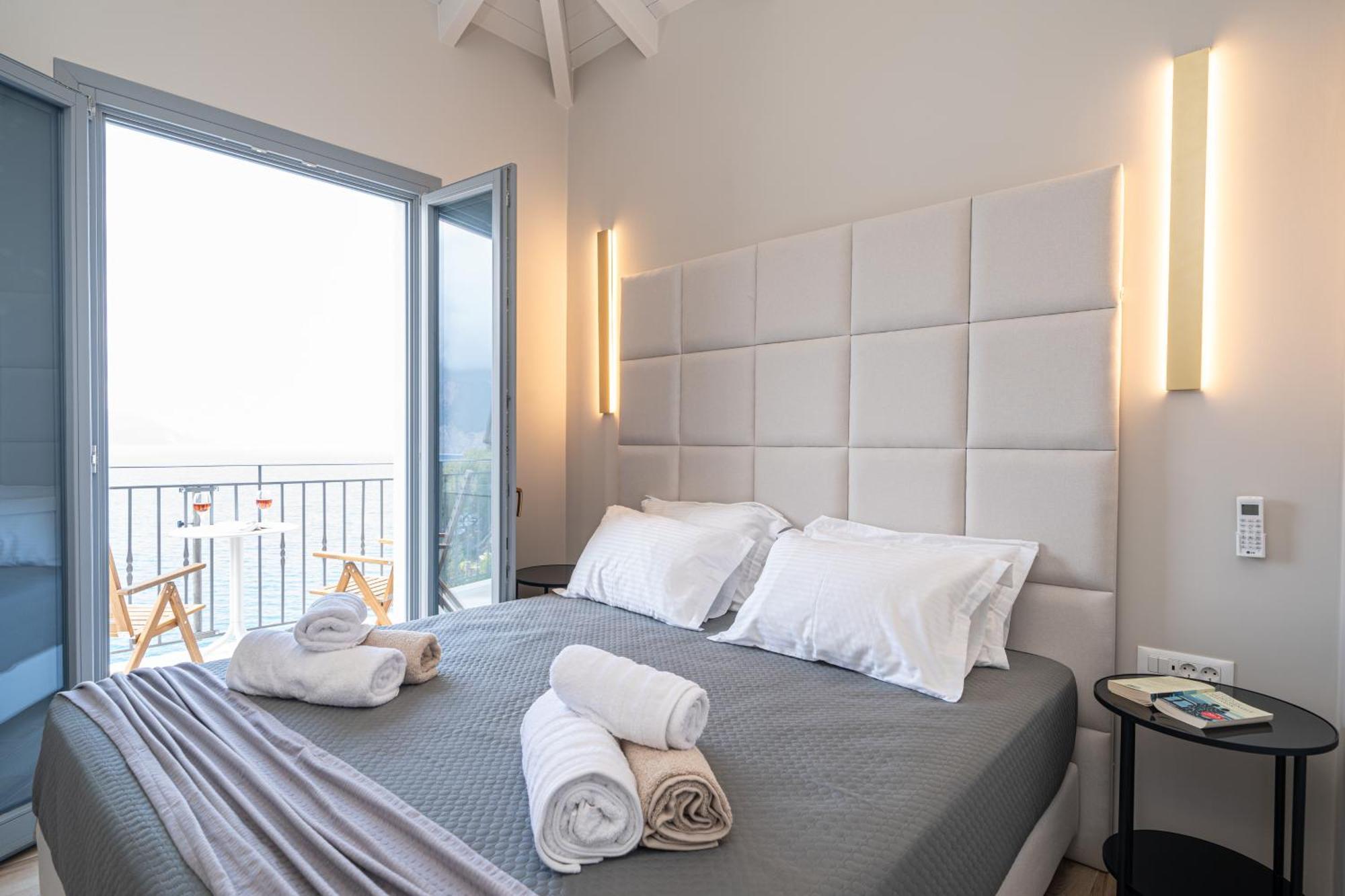 Assos Rockshore By The Sea *