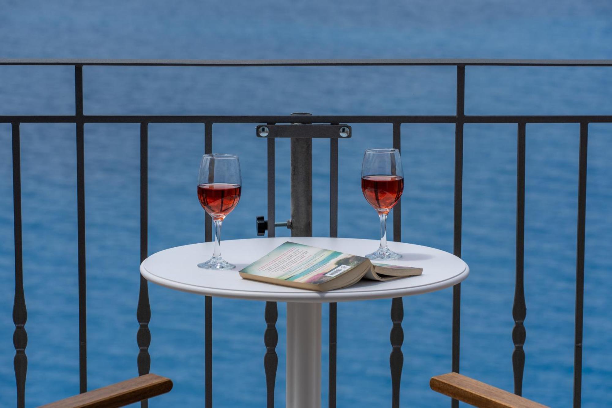 Assos Rockshore By The Sea Apartment