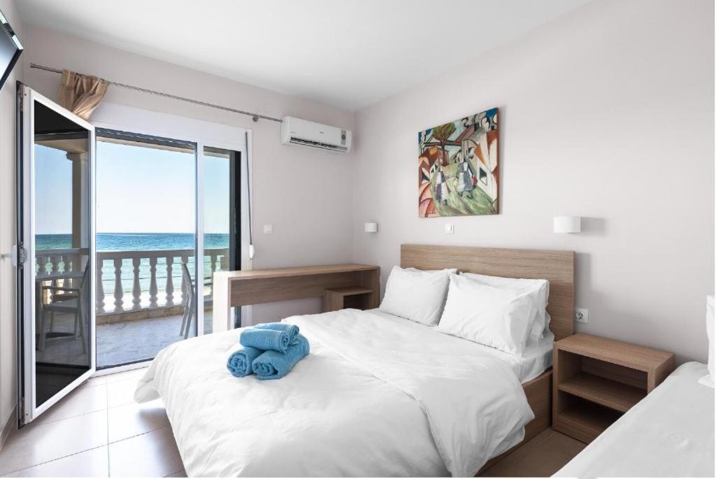 Blue Flag Beachfront Studios, Nilie Hospitality Mgmt Apartment *