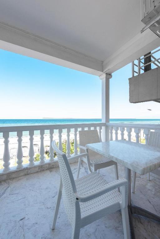 Blue Flag Beachfront Studios, Nilie Hospitality Mgmt Apartment