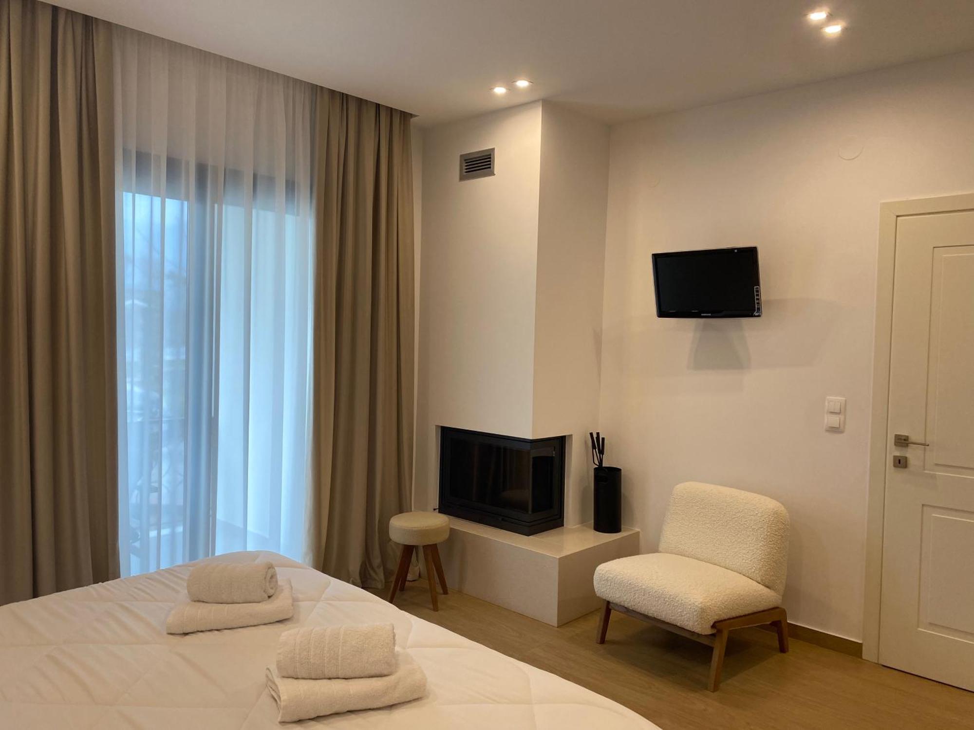 Lithos Apartment