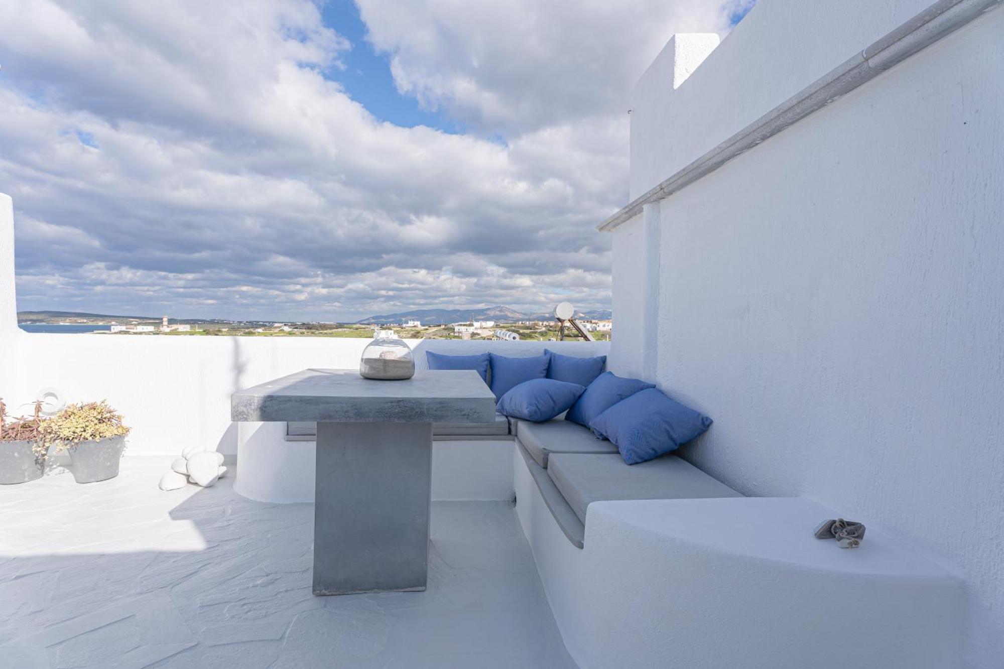 Pure White 1bd House With Amazing Sea Views In Apartment *