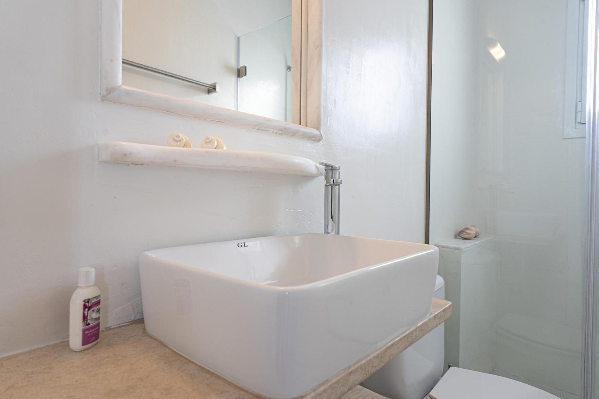 Pure White 1bd House With Amazing Sea Views In Apartment *