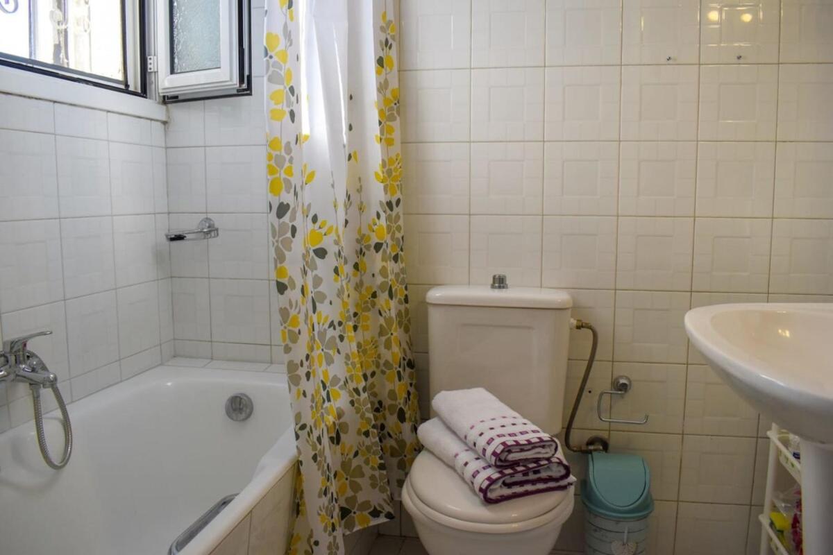 Cozy Flat On The Main Square, 10min To The Sea Kalamata