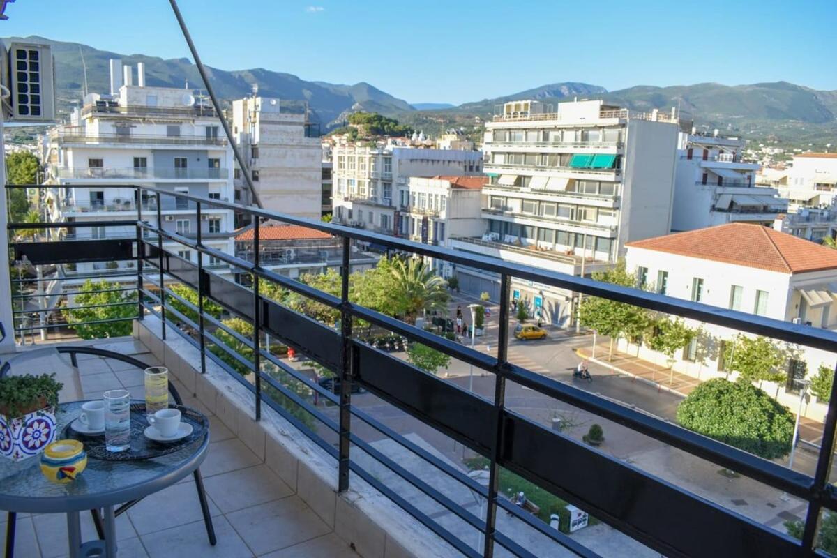 Cozy Flat On The Main Square, 10min To The Sea * Kalamata