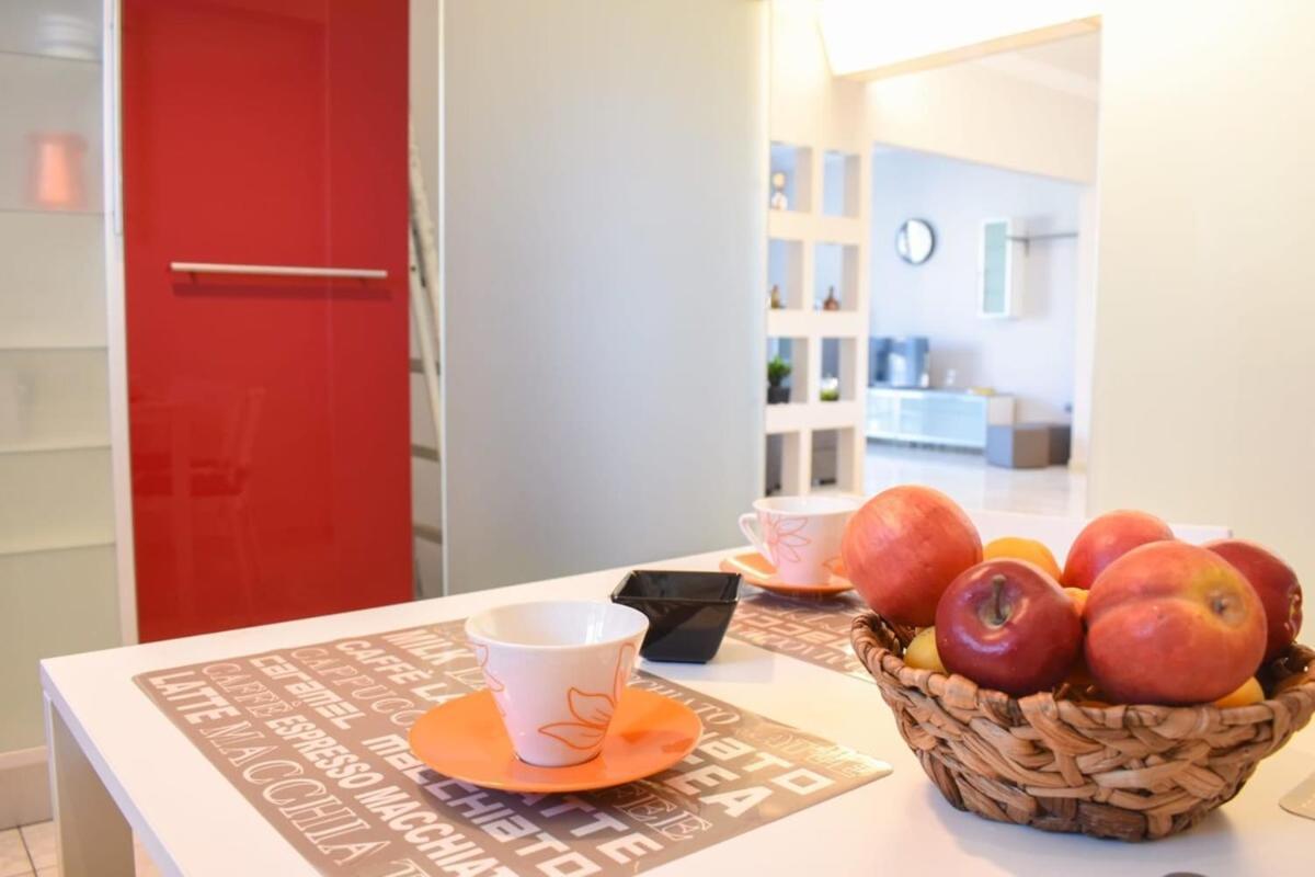 Cozy Flat On The Main Square, 10min To The Sea