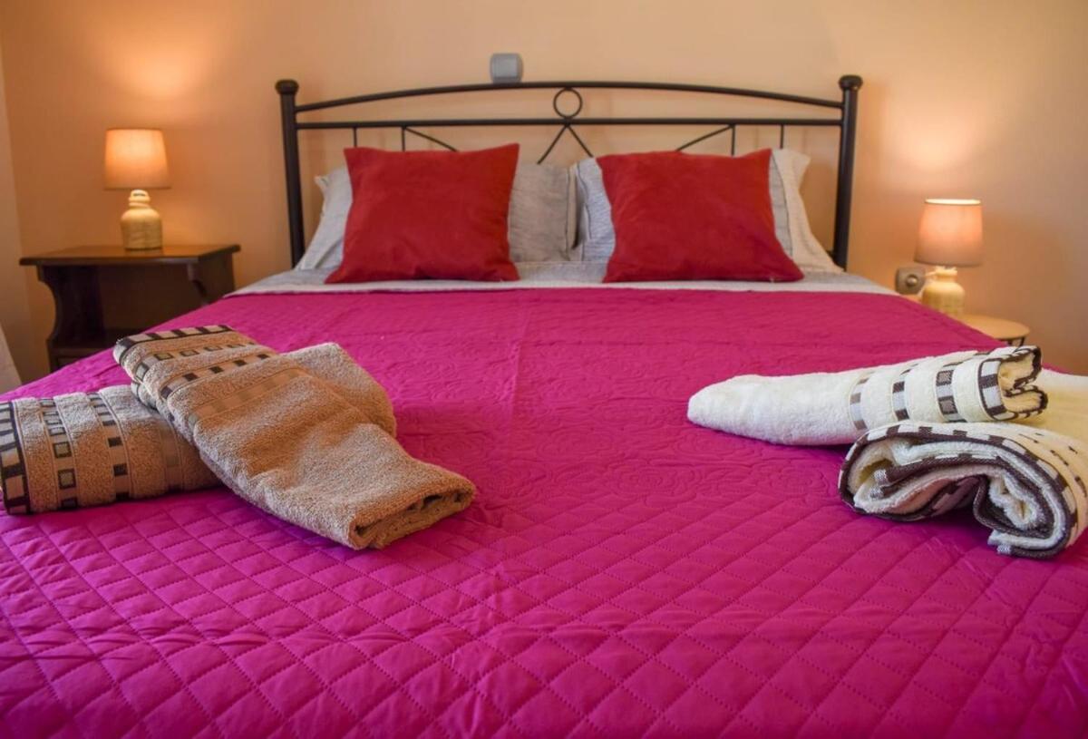 Cozy Flat On The Main Square, 10min To The Sea Kalamata