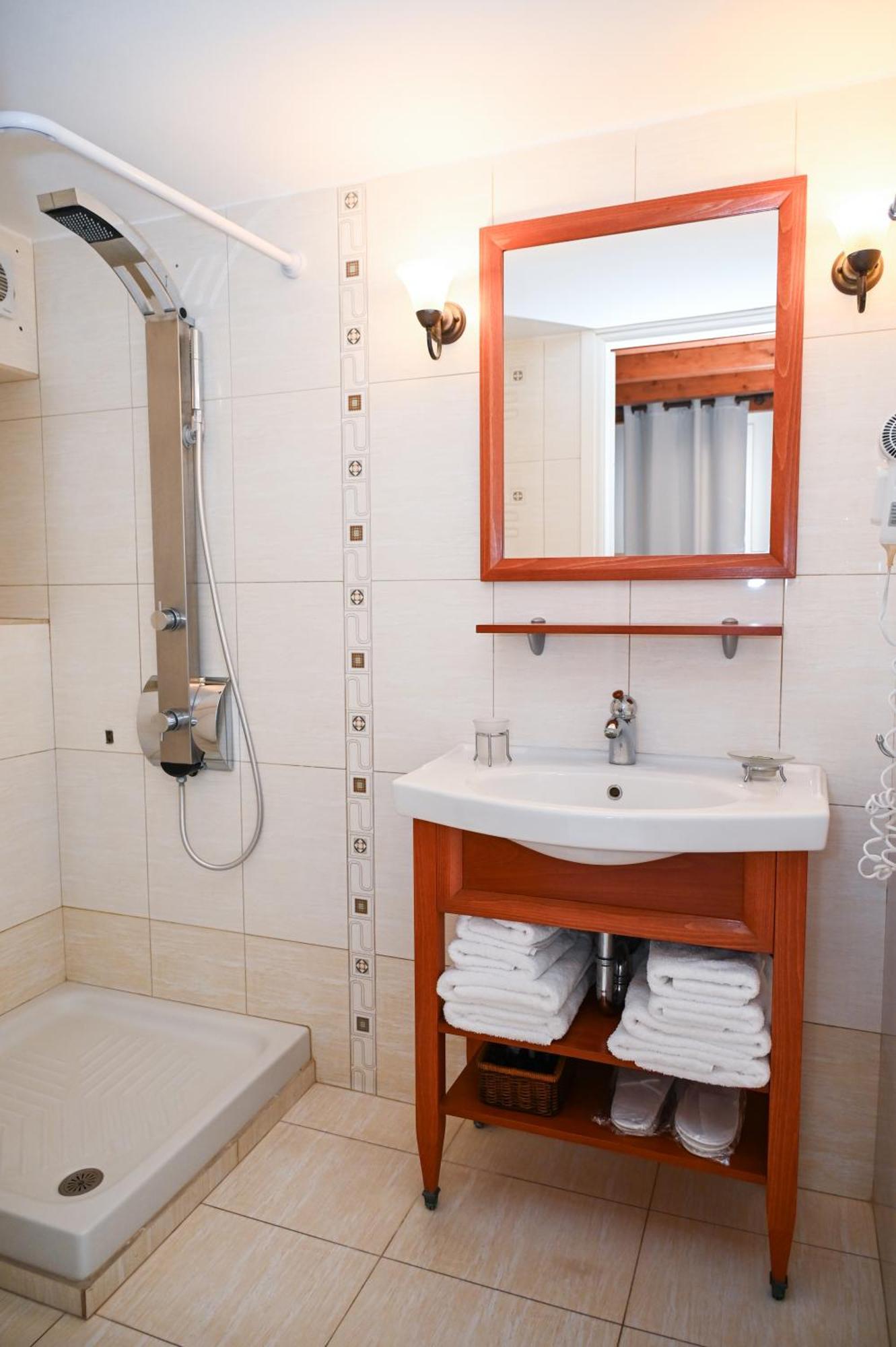 Asterias Boutique Pachaina
