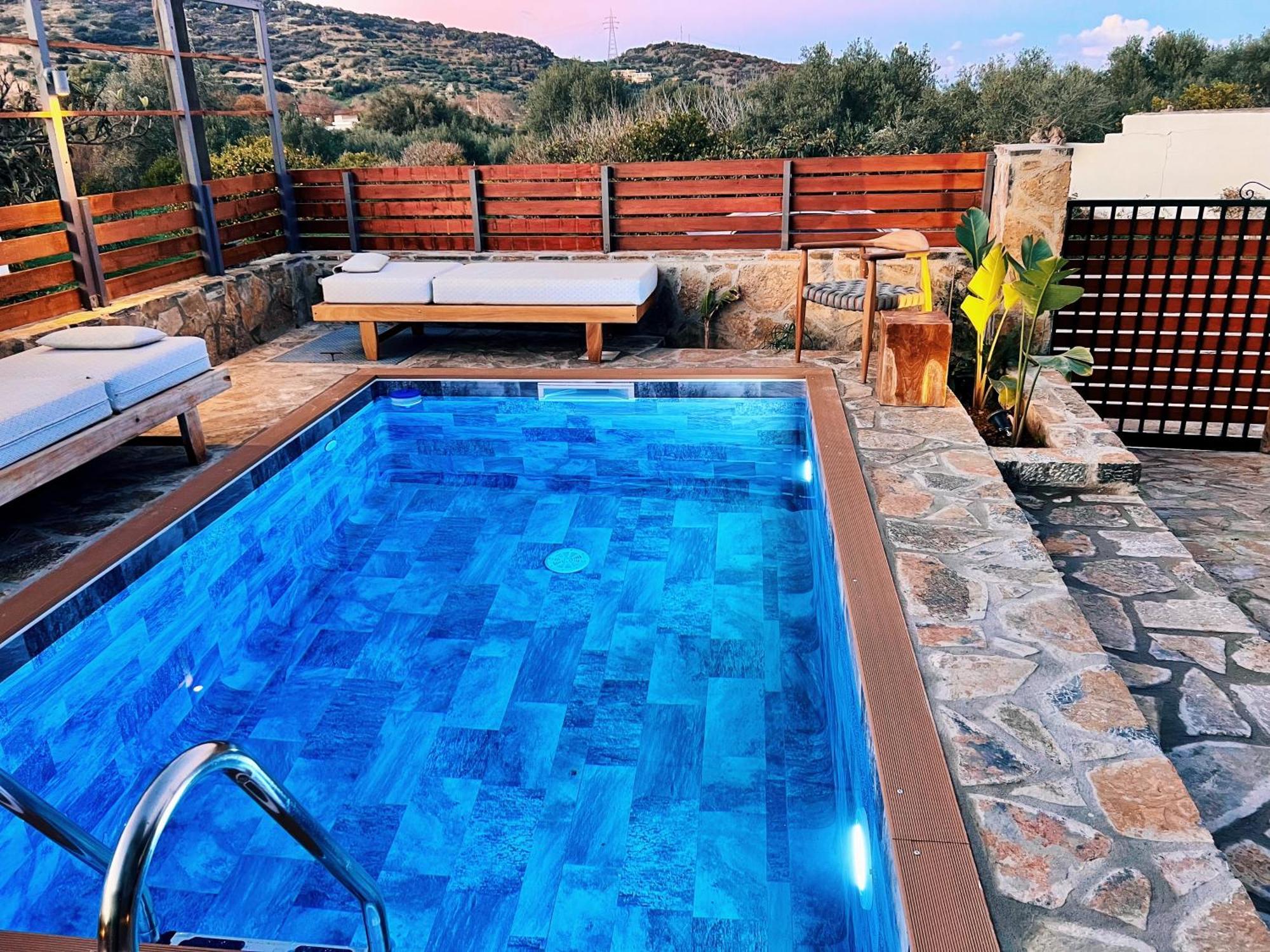 Apartment Victoria's Luxury - Private Pool, Jacuzzi *