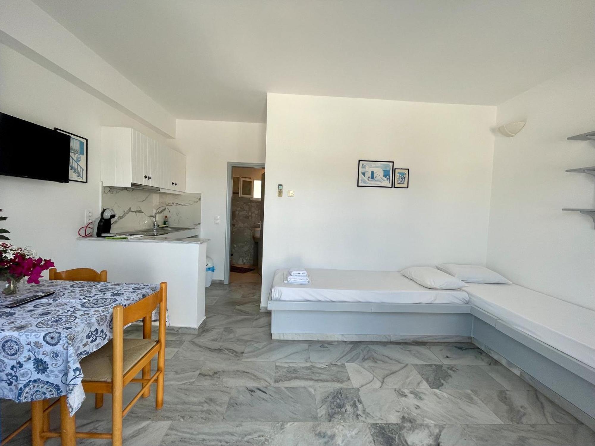 Country House Apartments *