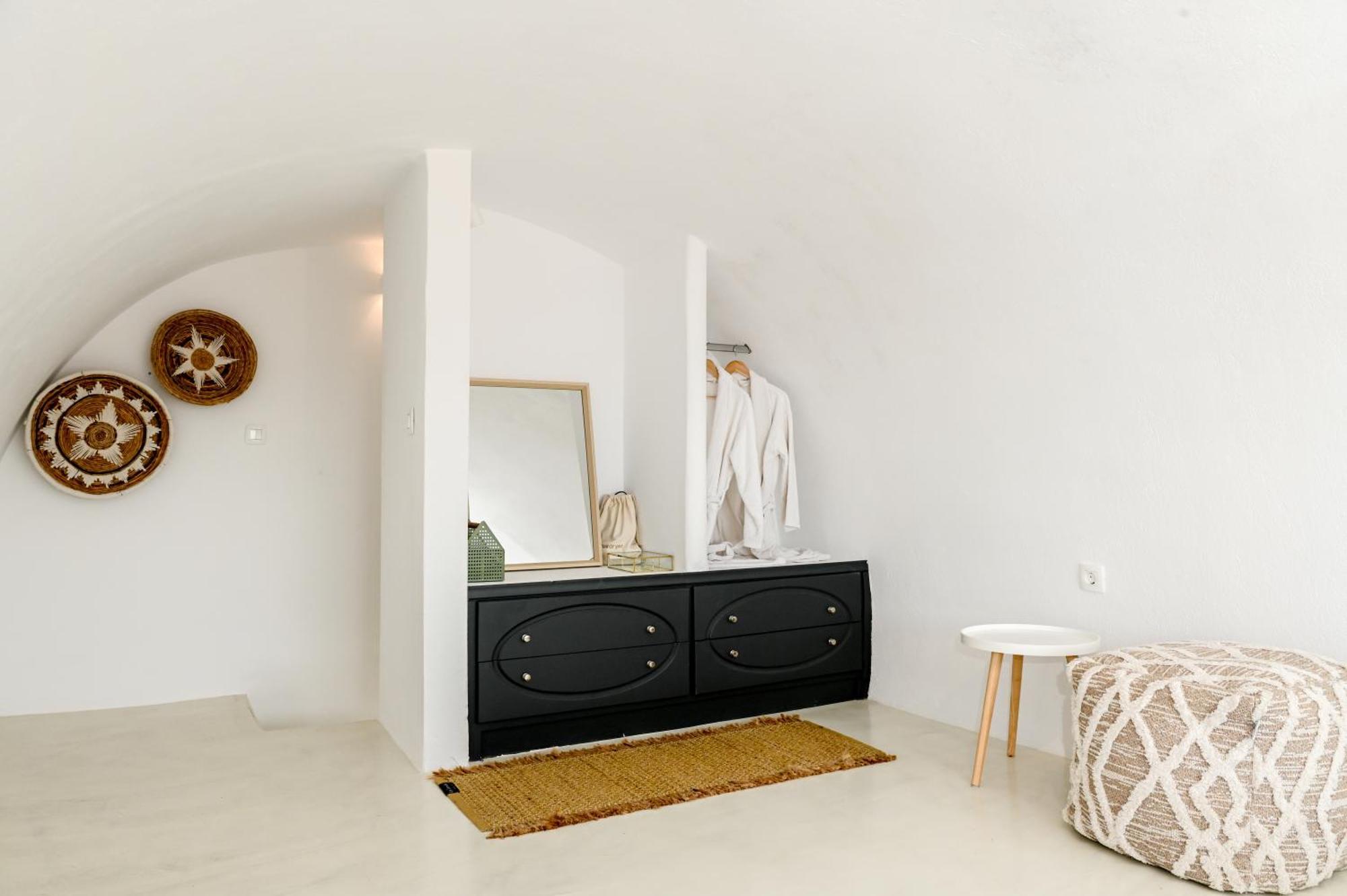 Amphora Luxury - Akrotiri Seaview Escape *