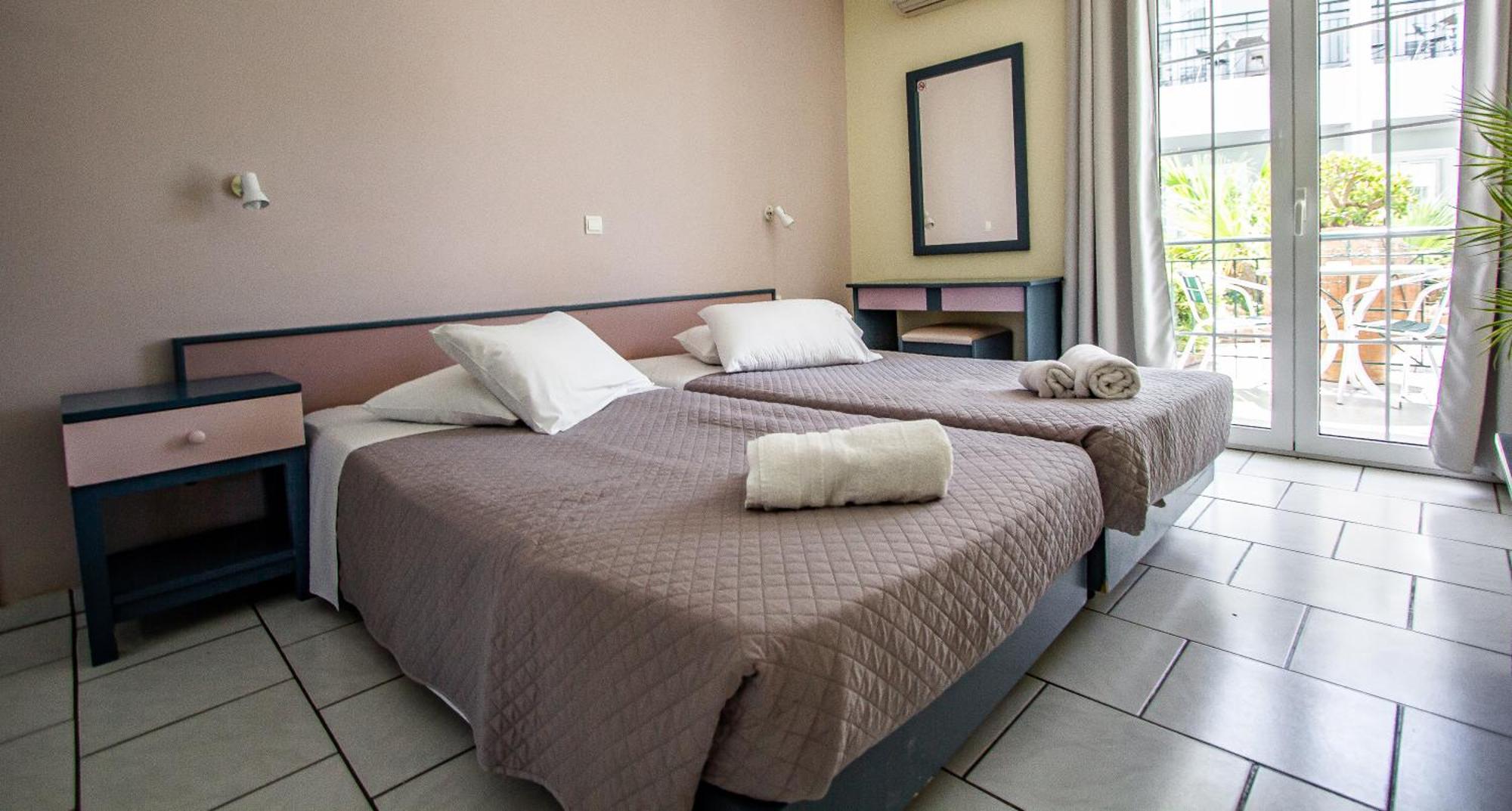 Sofia's 2* Kalamaki (Zakynthos)