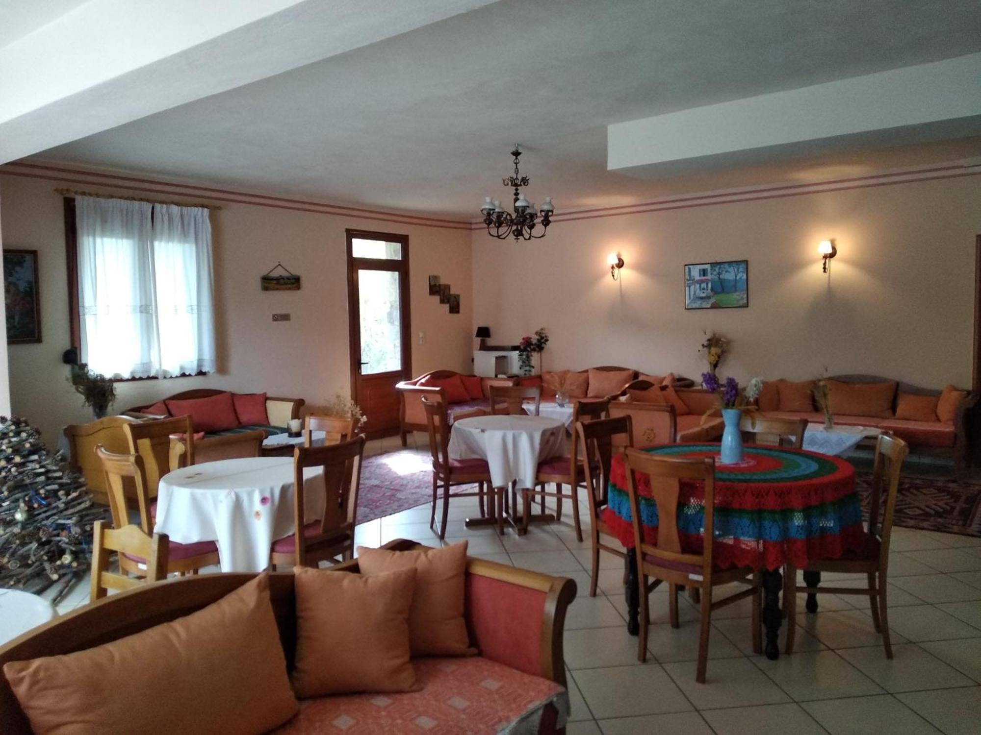 To Spiti Tis Irinis Guest house