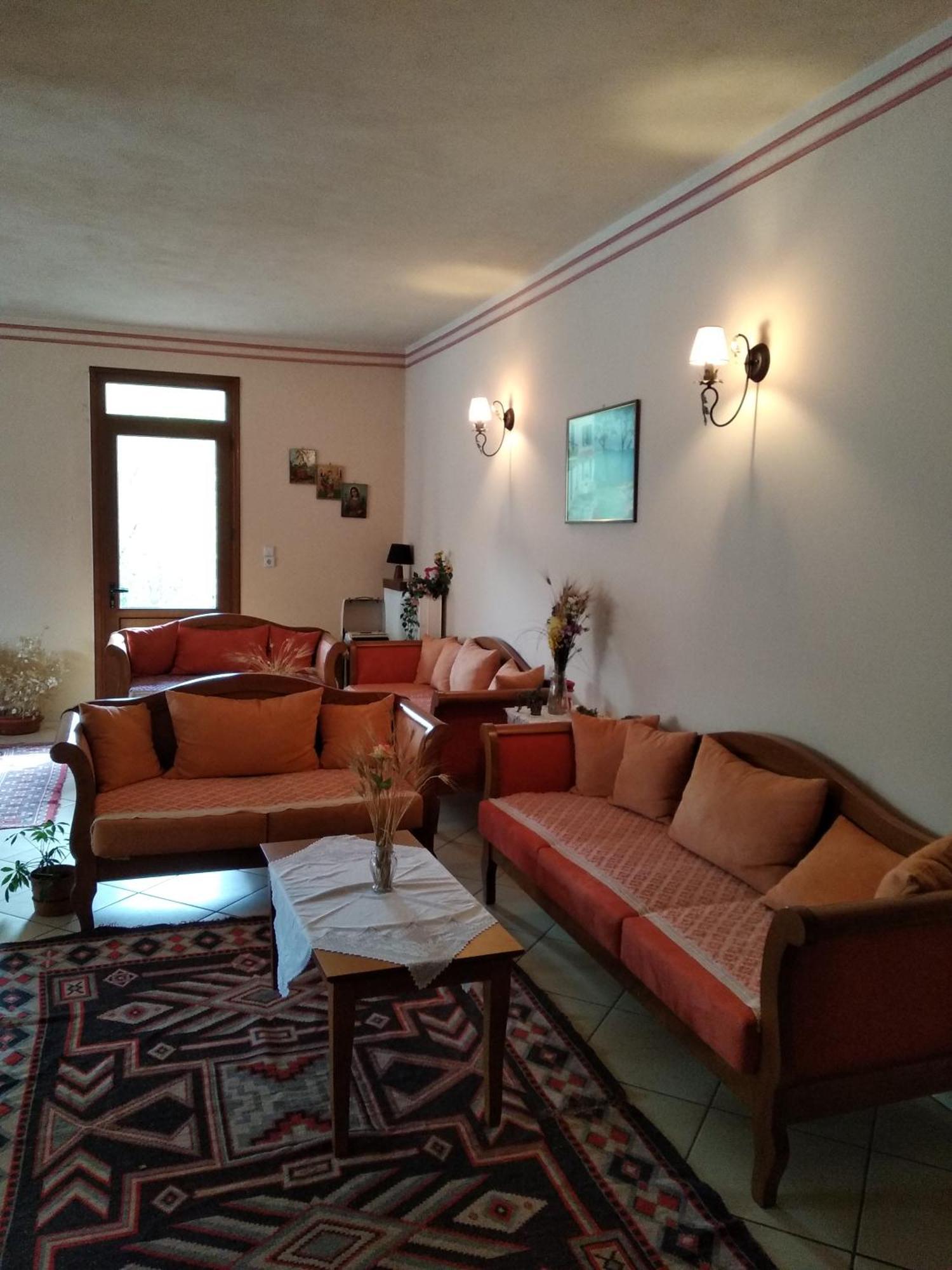 Guest house To Spiti Tis Irinis 2*