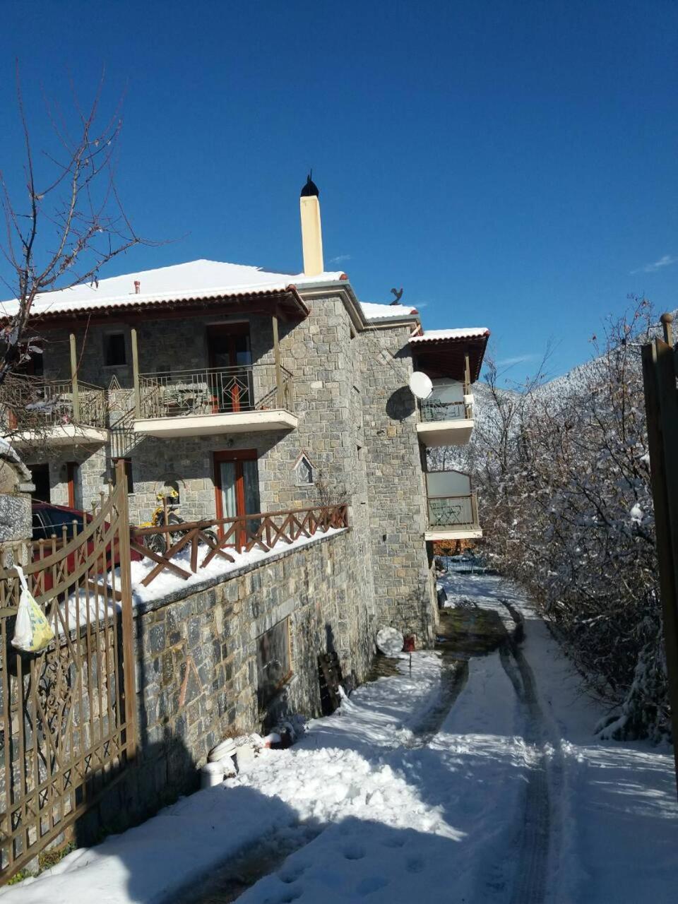 Guest house To Spiti Tis Irinis 2*
