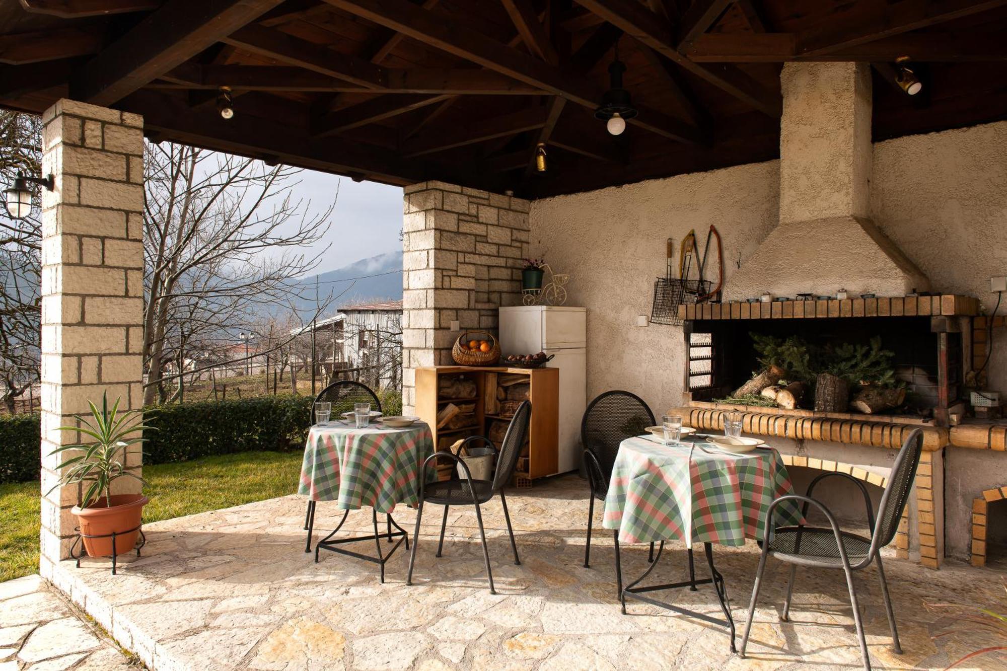 Amygdalies With Fireplace Apartment Karpenisi