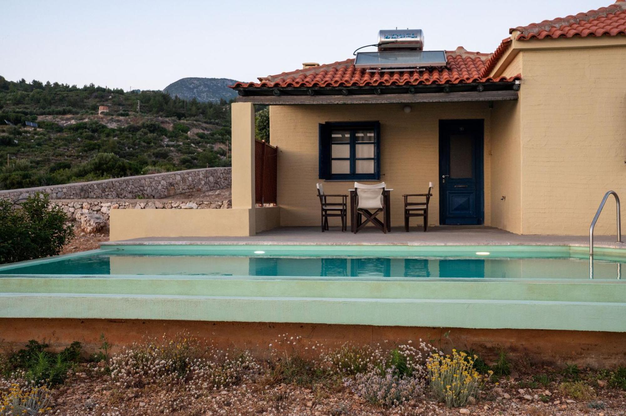 Hotel Mandilada Village