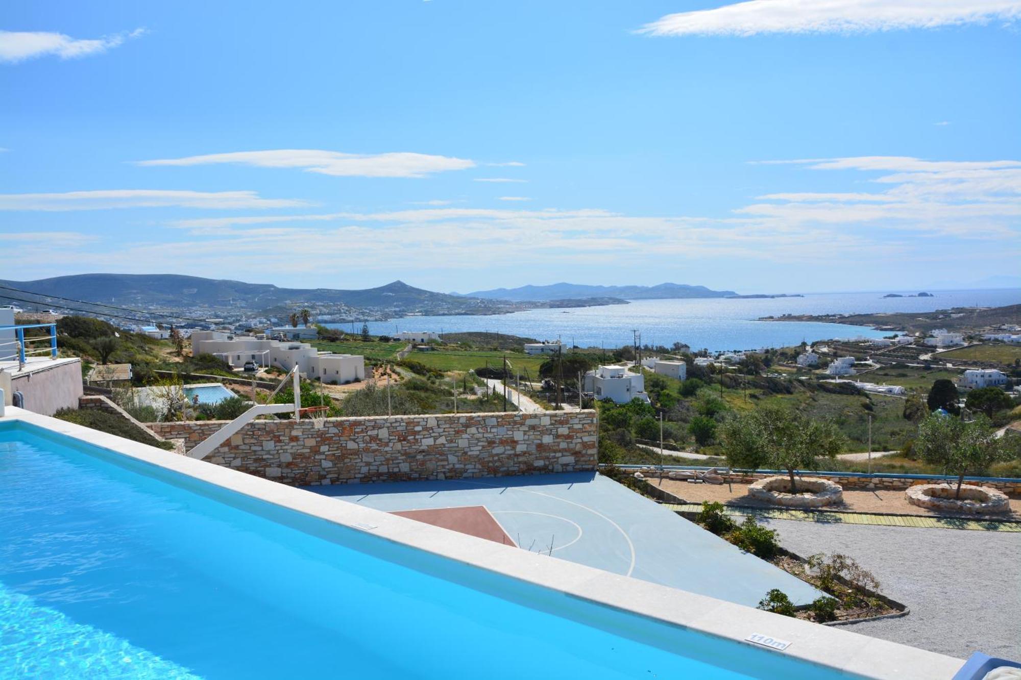White Blue & Apartment Parikia (Paros)