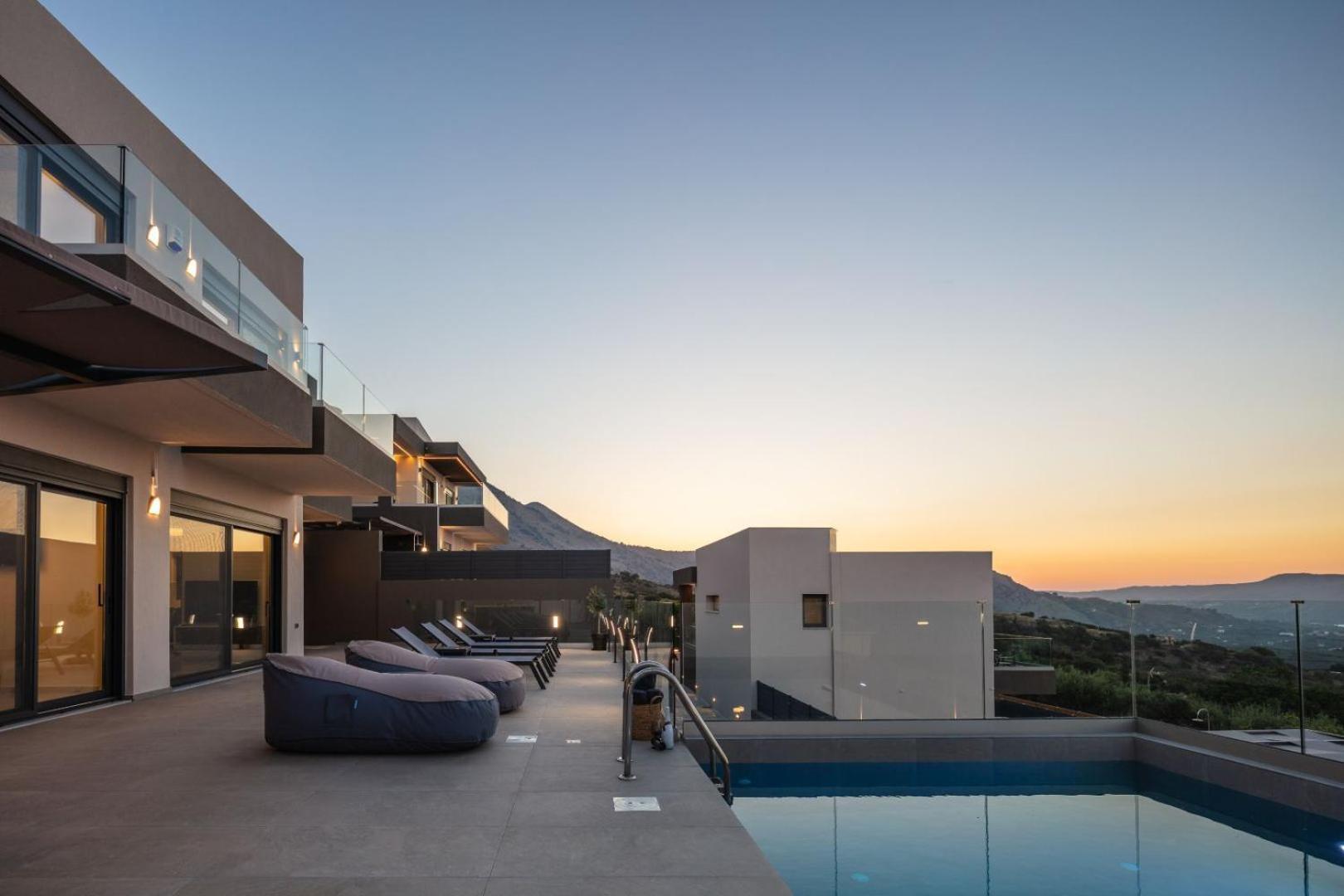 Four Horizons Luxury Apartment