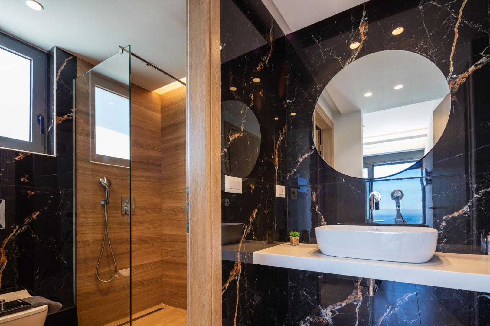Four Horizons Luxury *