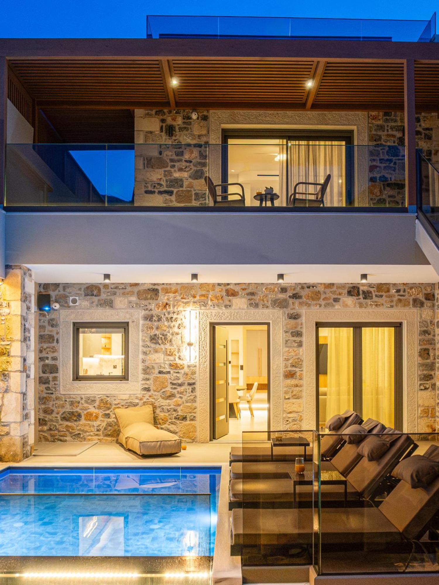 Nicole - Private Pool & Rooftop Jacuzzi Villa