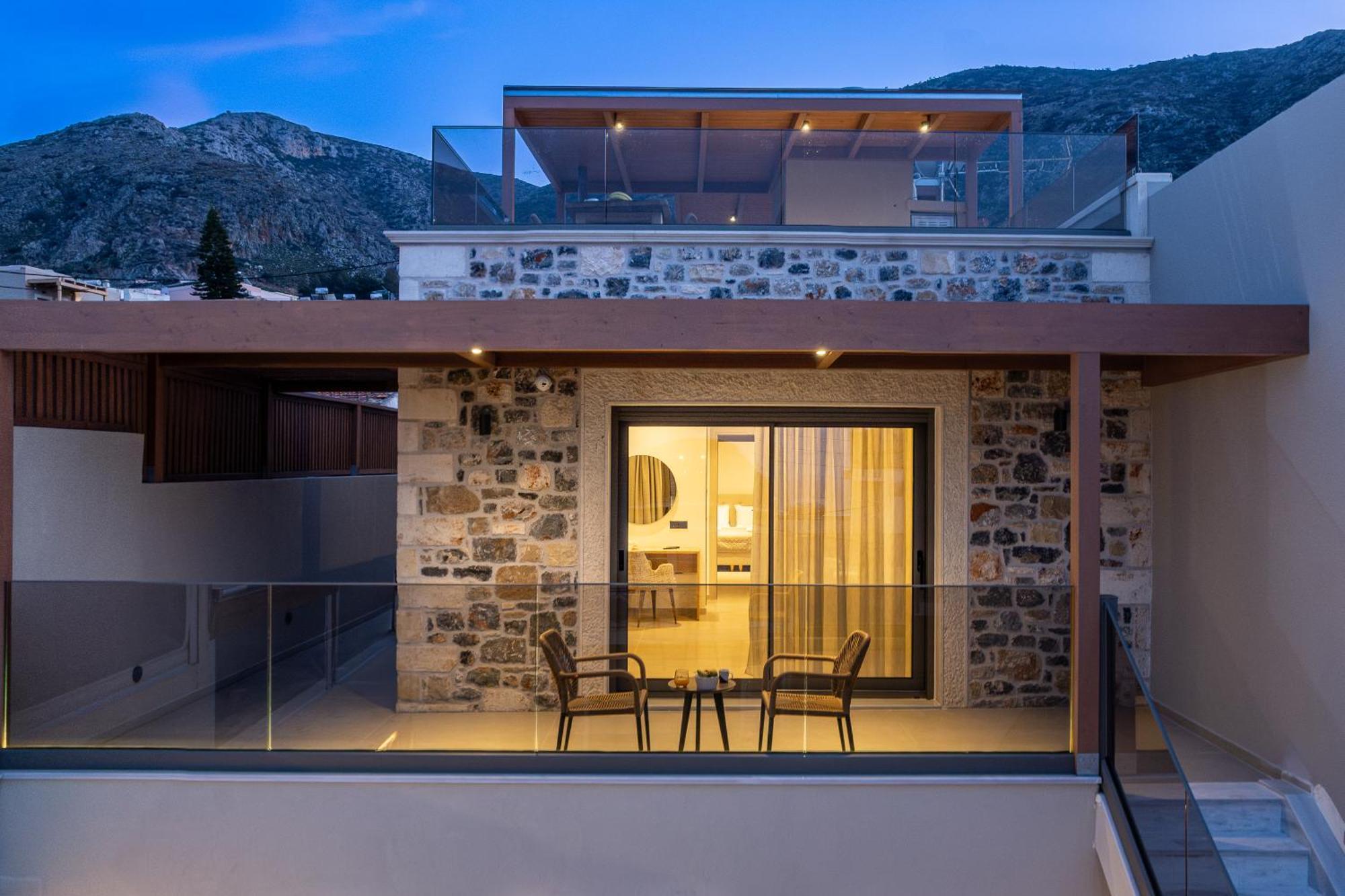 Nicole - Private Pool & Rooftop Jacuzzi Villa *