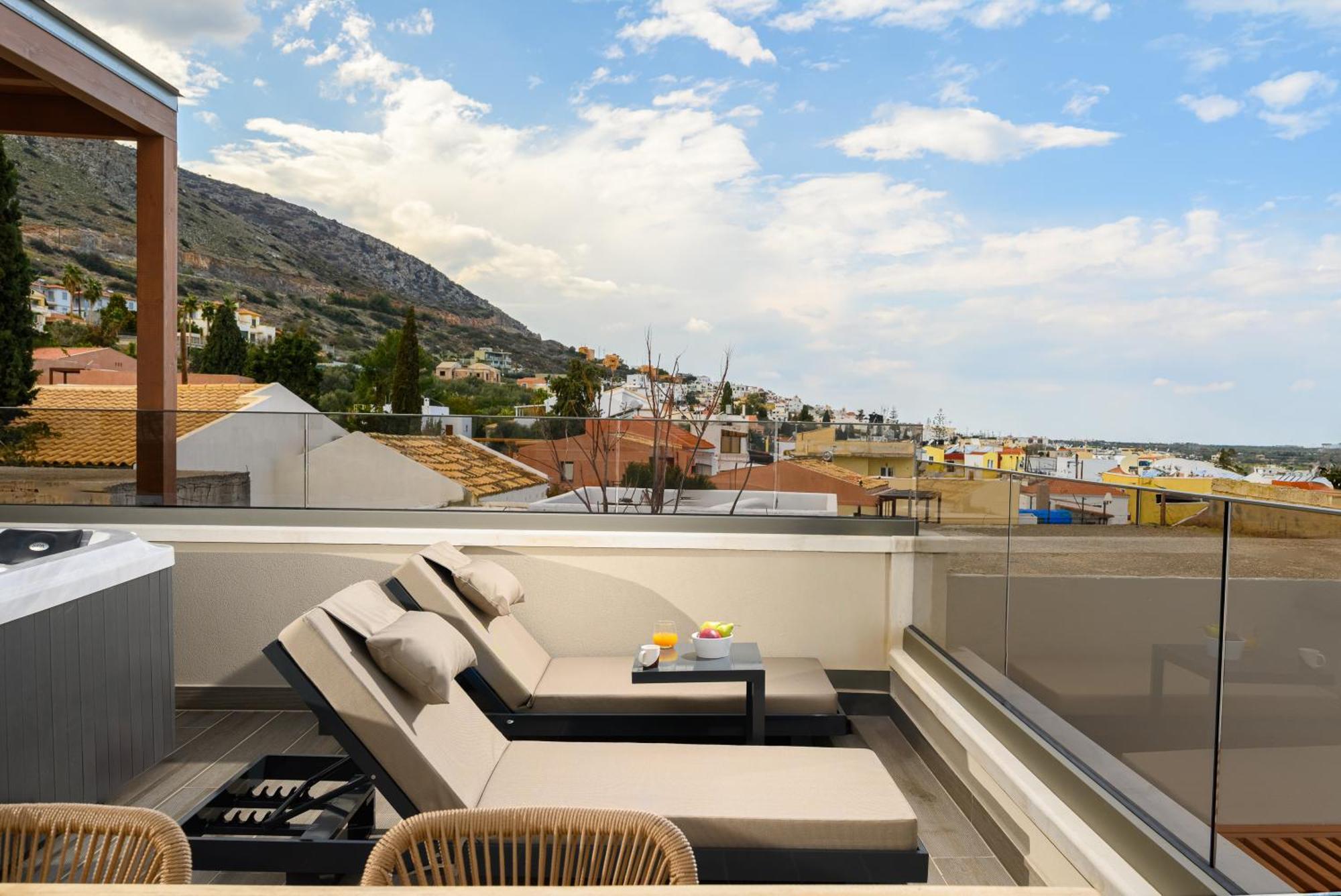 Nicole - Private Pool & Rooftop Jacuzzi Villa