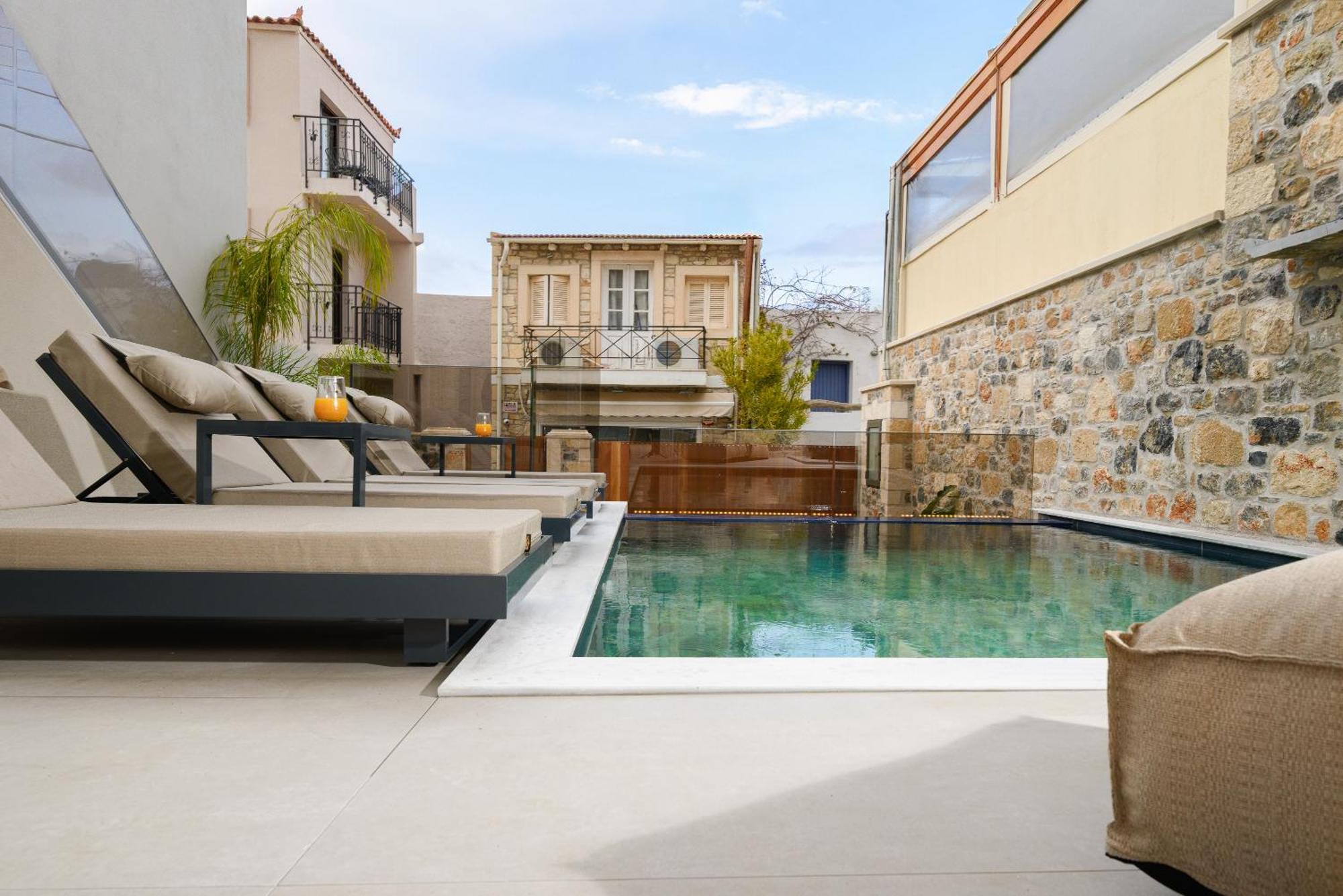 Nicole - Private Pool & Rooftop Jacuzzi Villa