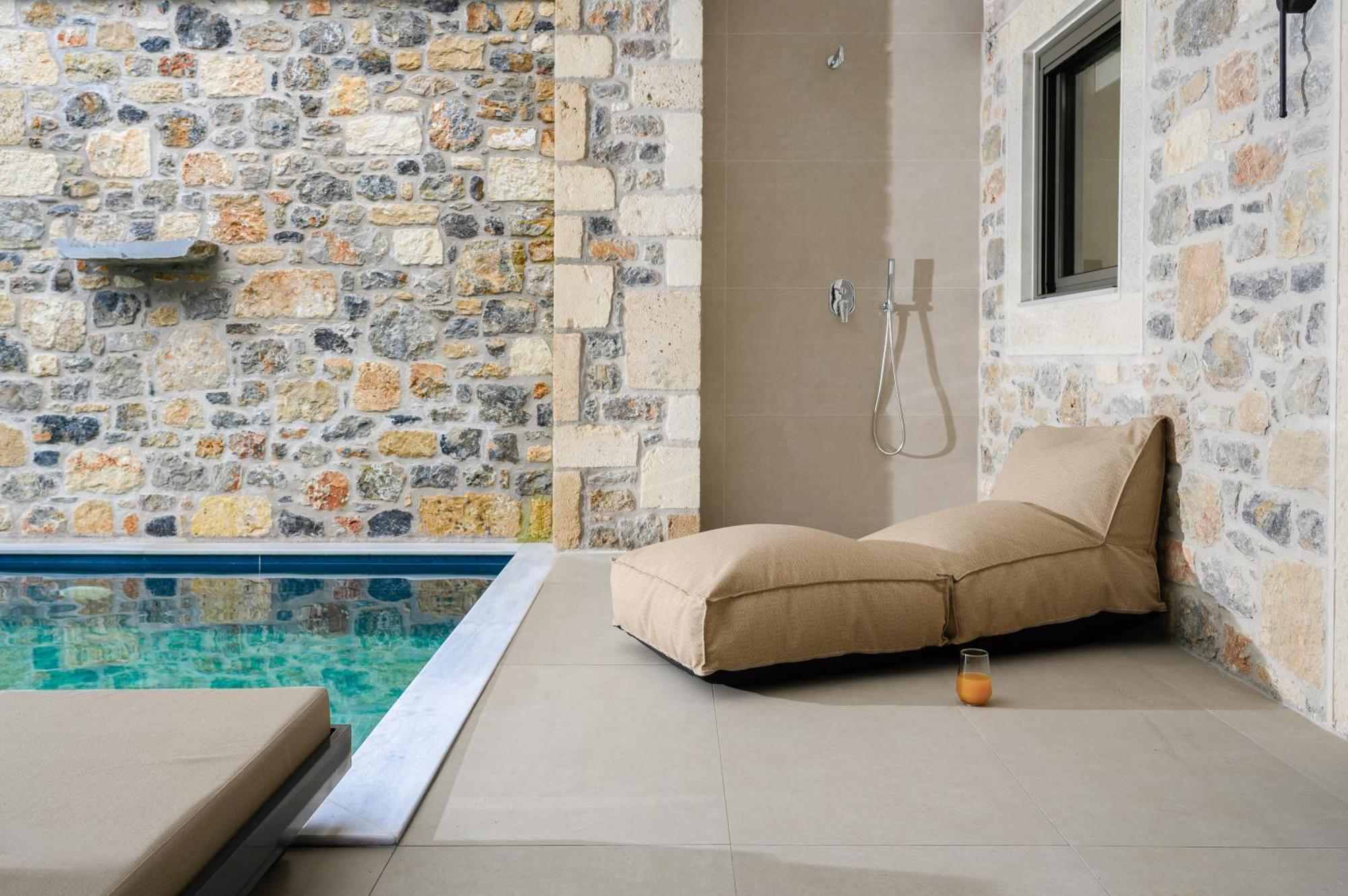 Nicole - Private Pool & Rooftop Jacuzzi Villa Hersonissos (Crete)