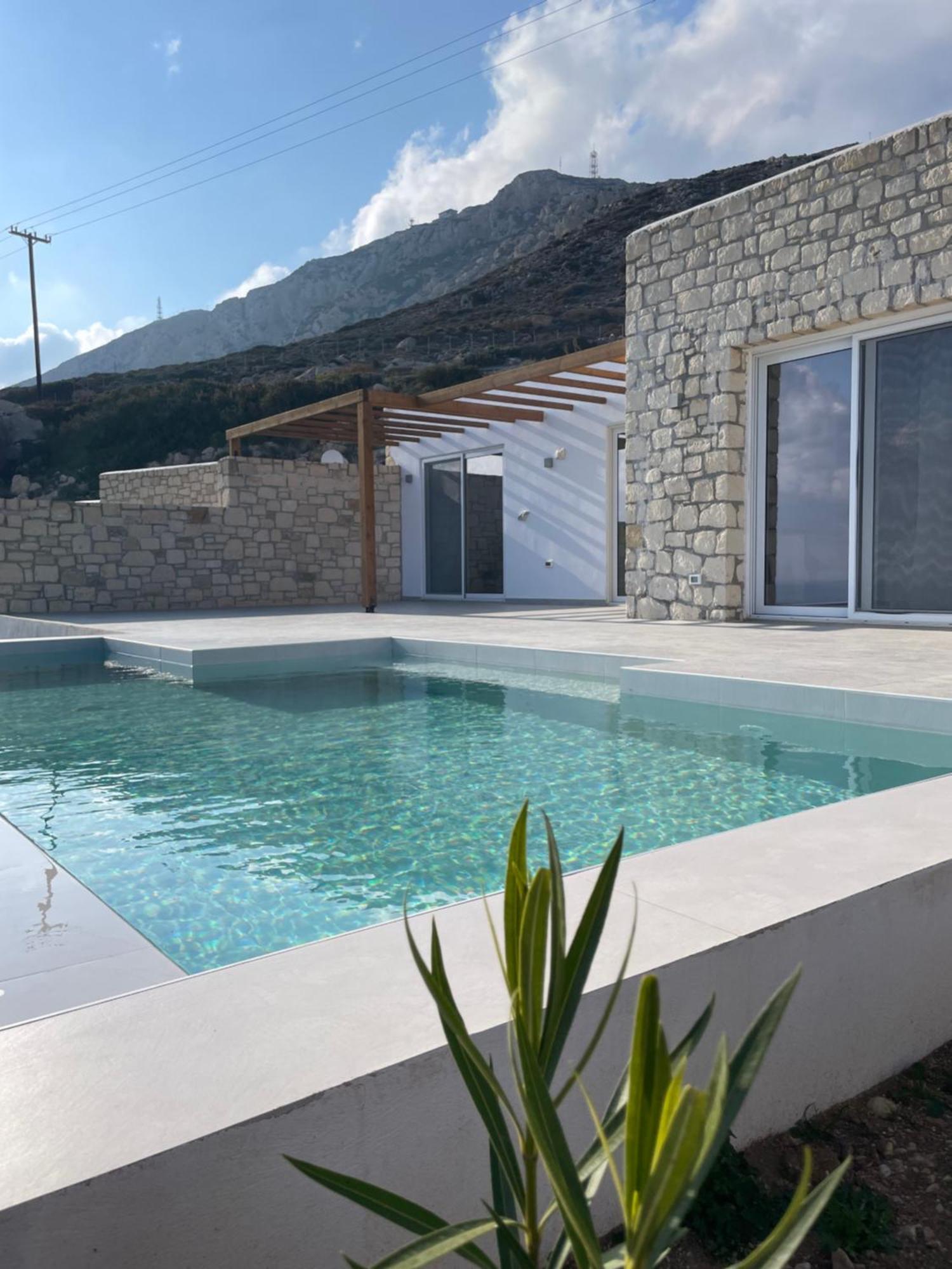 Villa Kyma - *
