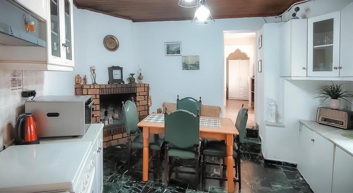 Nanas Mountain View House Holiday home *