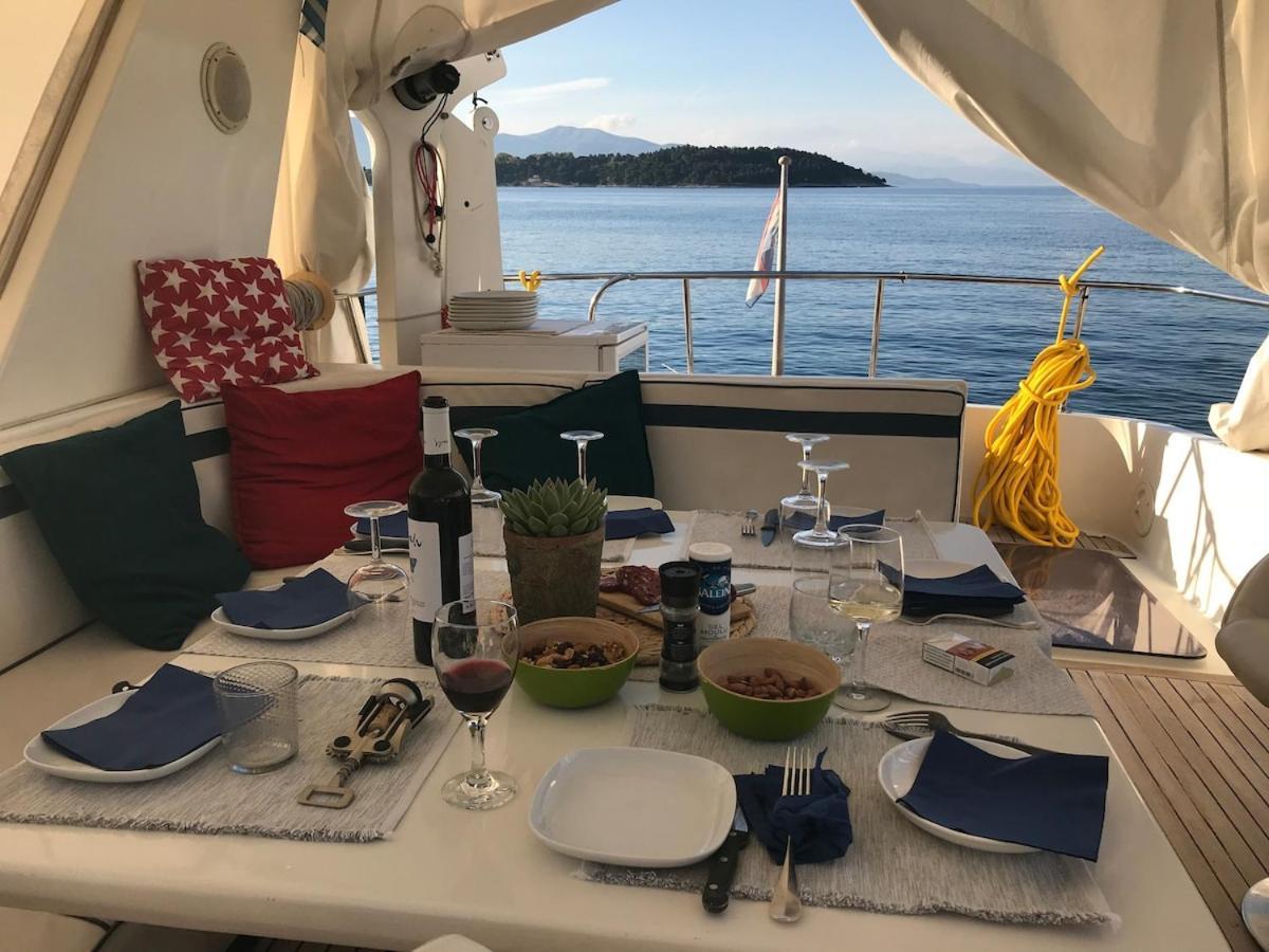 Vintage Yacht Botel Corfu (city)