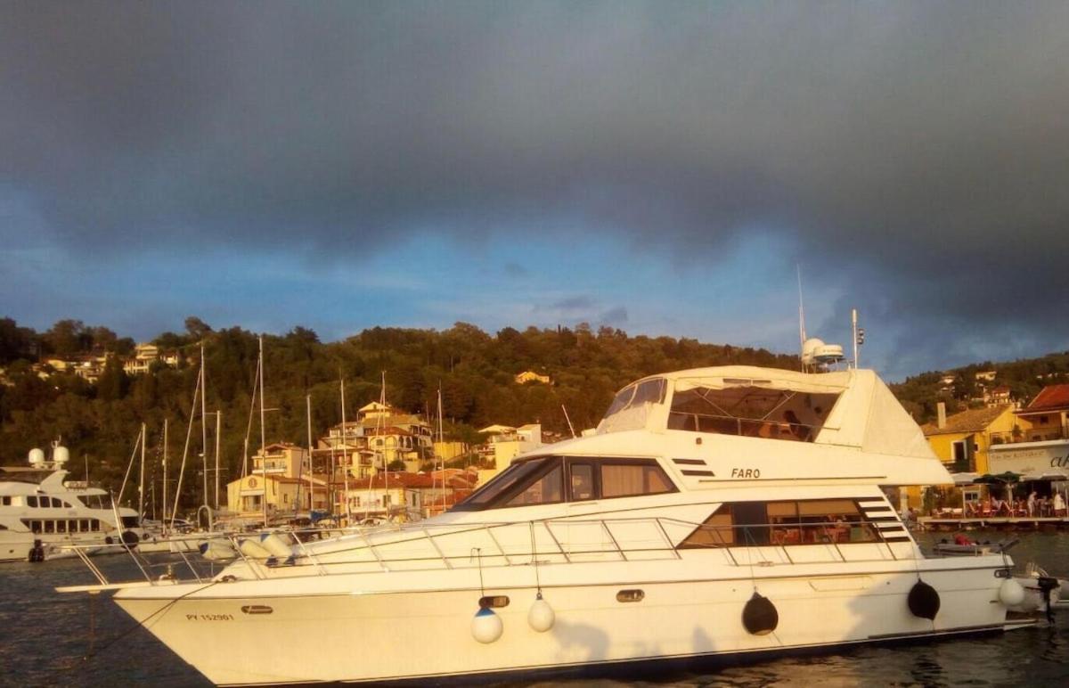 Vintage Yacht Botel