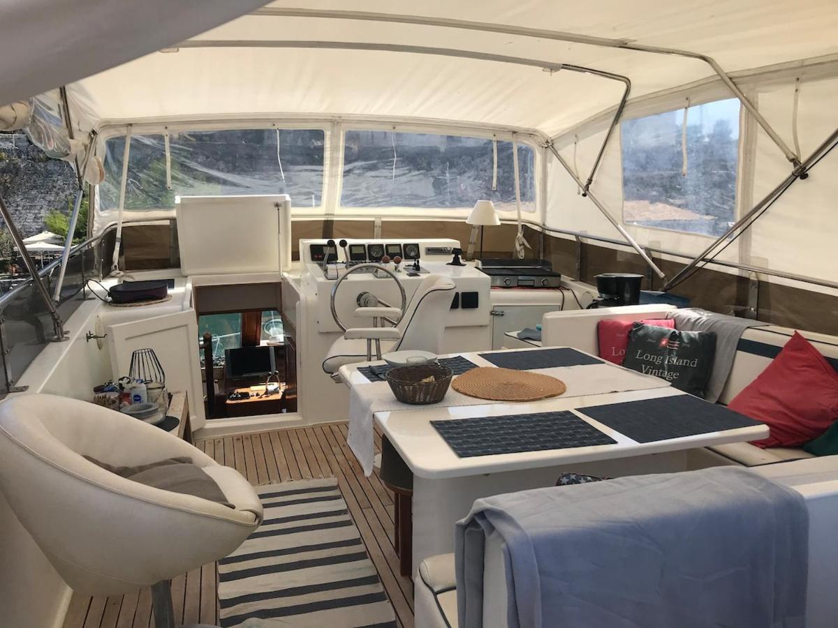 Vintage Yacht Botel Corfu (city)