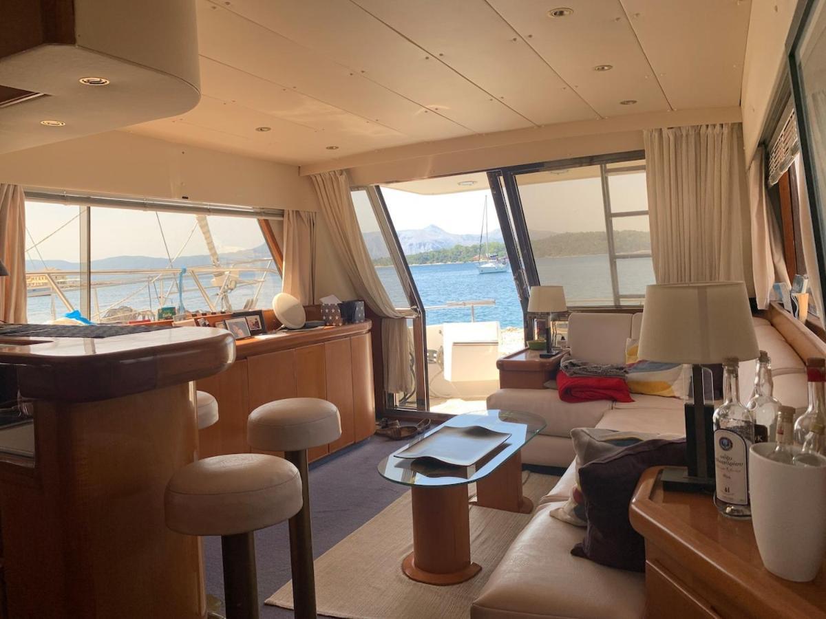 Botel Vintage Yacht Corfu (city)