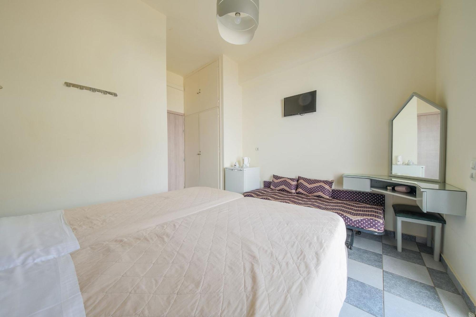 Golden Moon Guest house Tolo