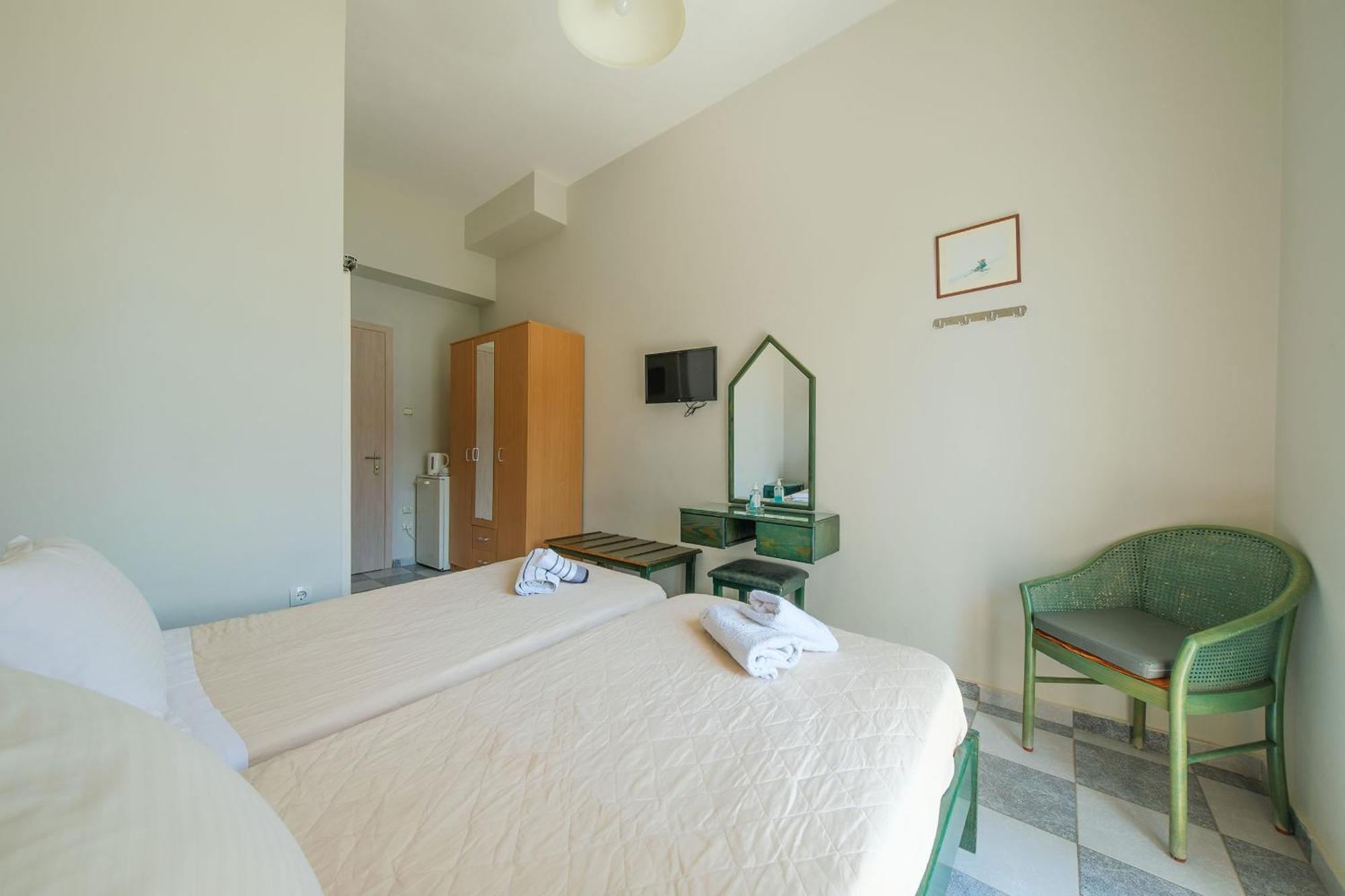 Golden Moon Guest house Tolo