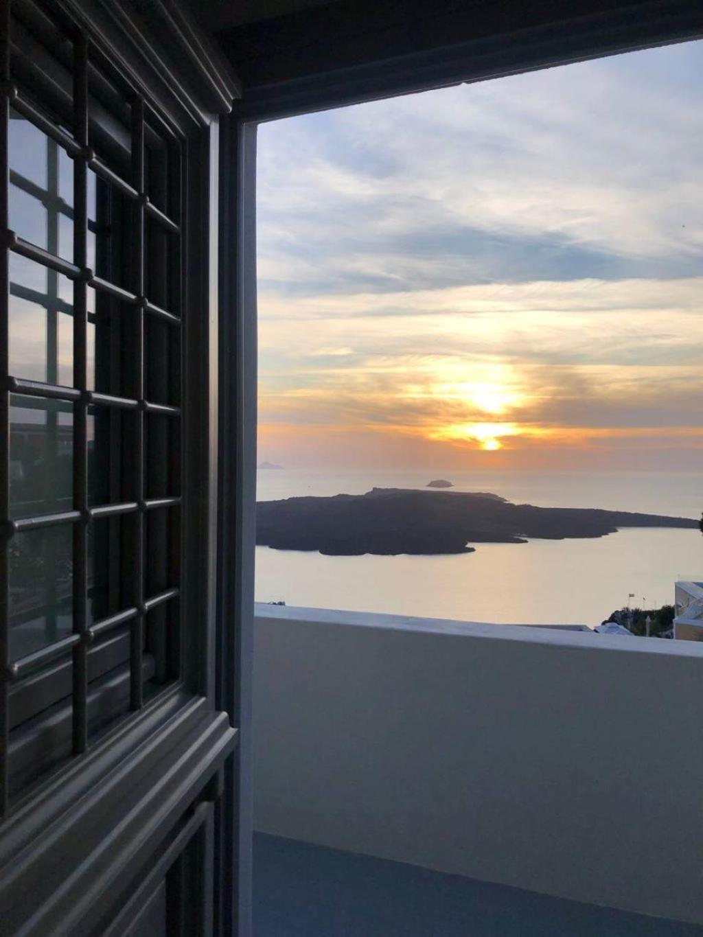 Dali Danae Fira (Santorini)